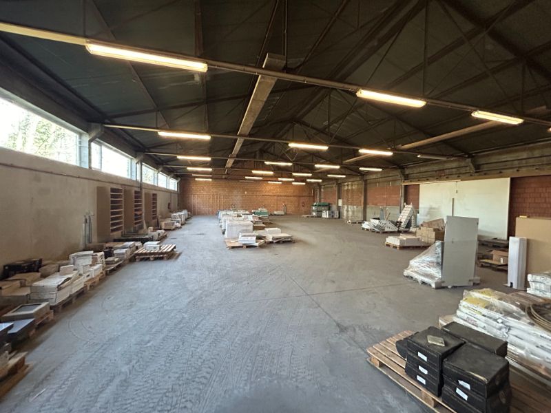 Ruime magazijn- of atelierruimte van 833 m² foto 2