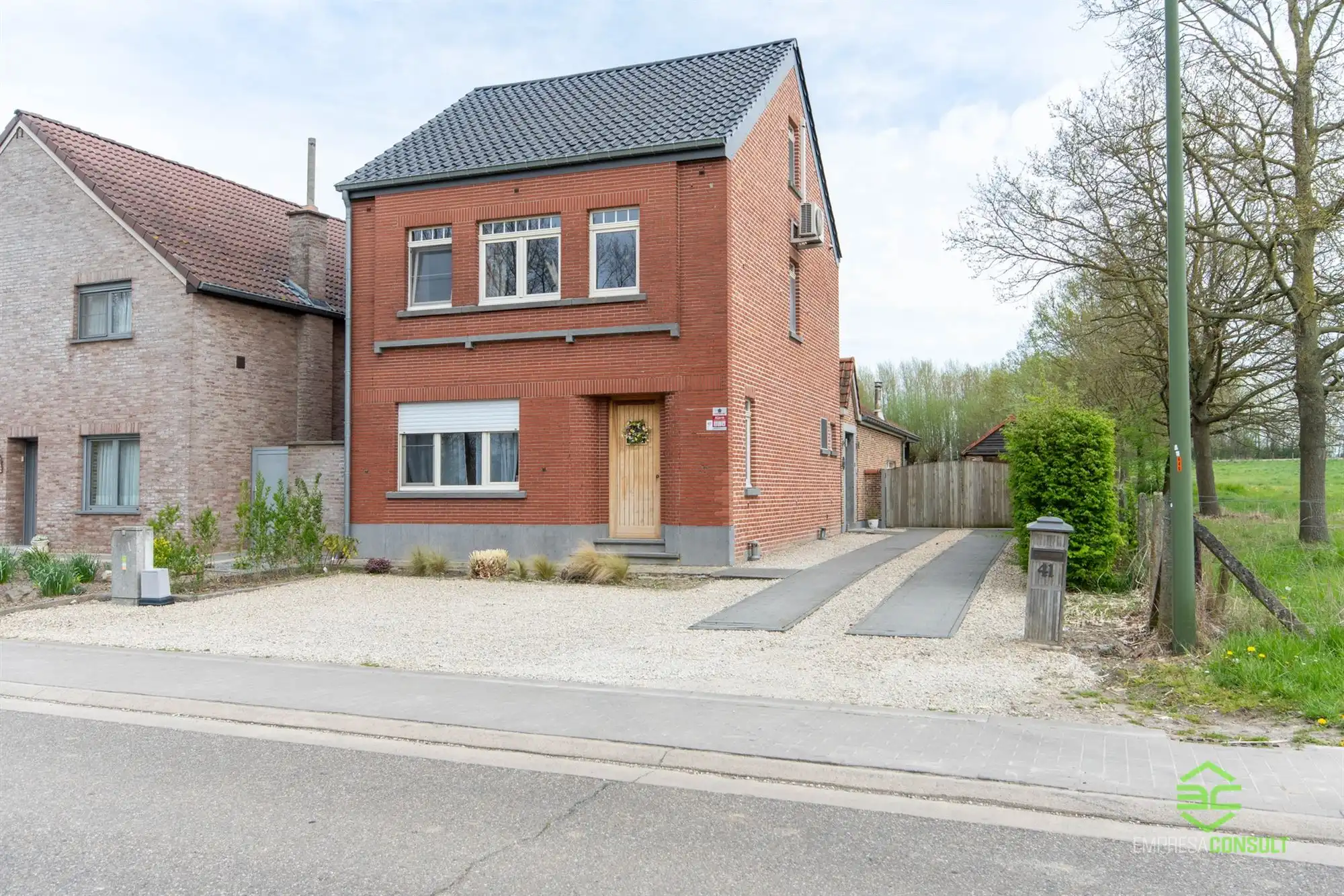 Hoofdfoto van de publicatie: Instapklare woning met 4slpk op 30a 65ca!