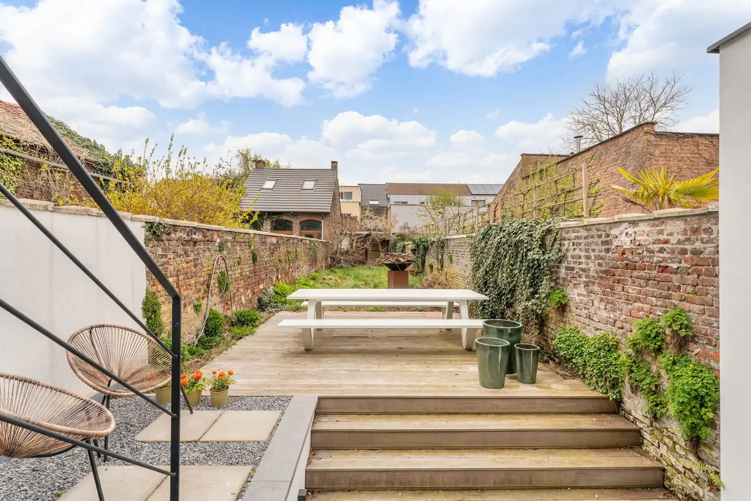 Prachtig gerenoveerd en energiezuinig herenhuis met 5 slaapkamers, 2 badkamers en een tuin op een toplocatie nabij het station van Leuven! foto 14