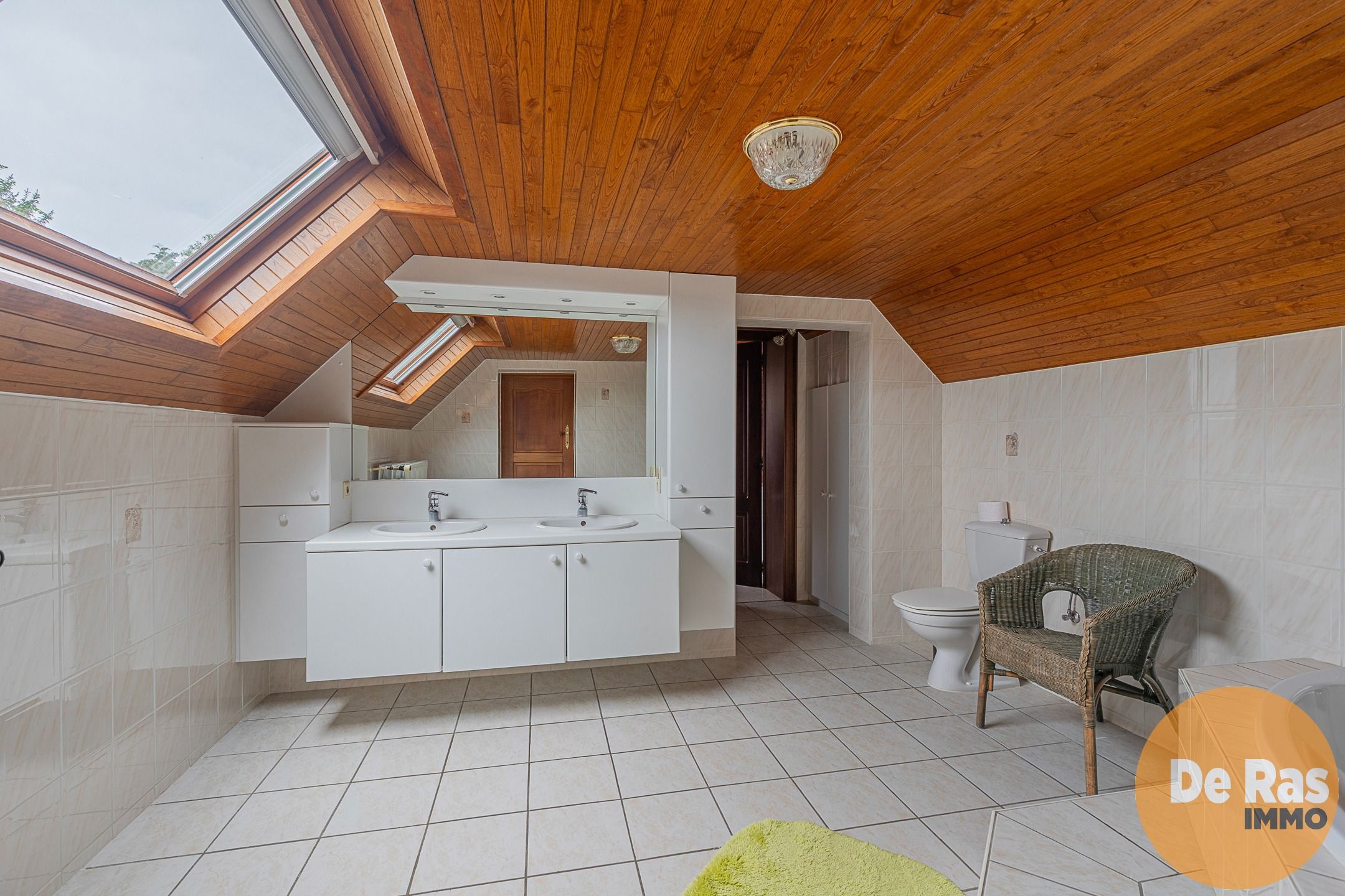 ERPE-MERE - Goed onderhouden woning met magazijn en serres foto 14