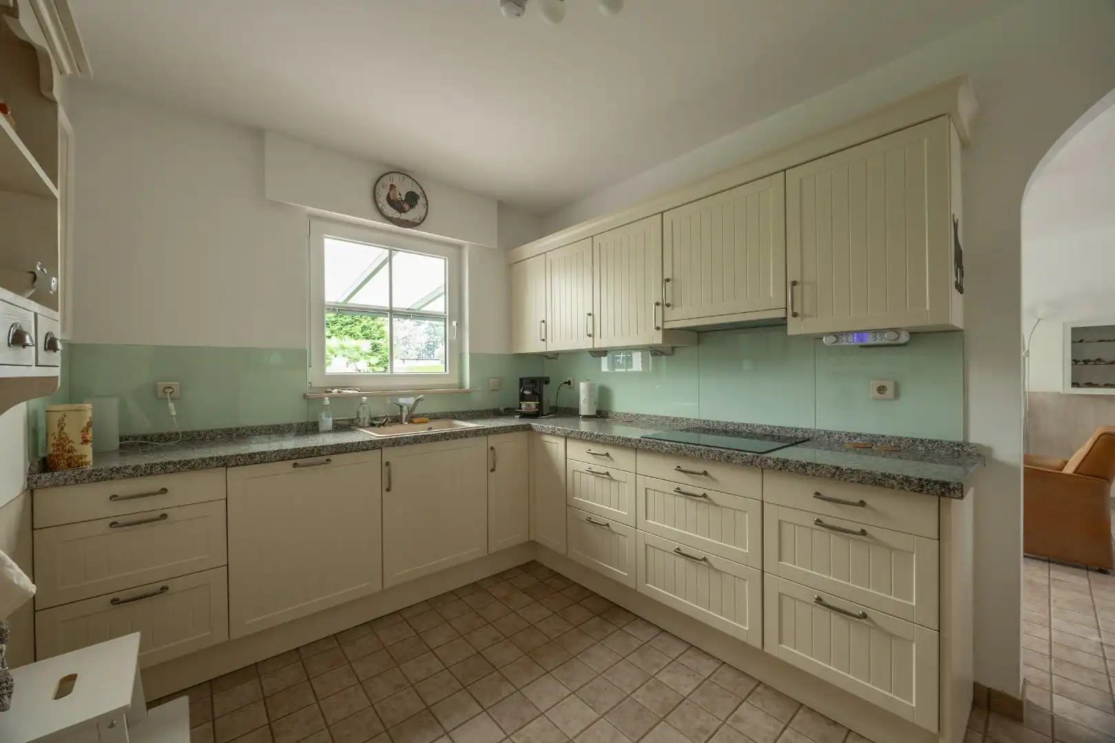 Goed onderhouden woning op een perceel van 8 are 19 ca foto 7