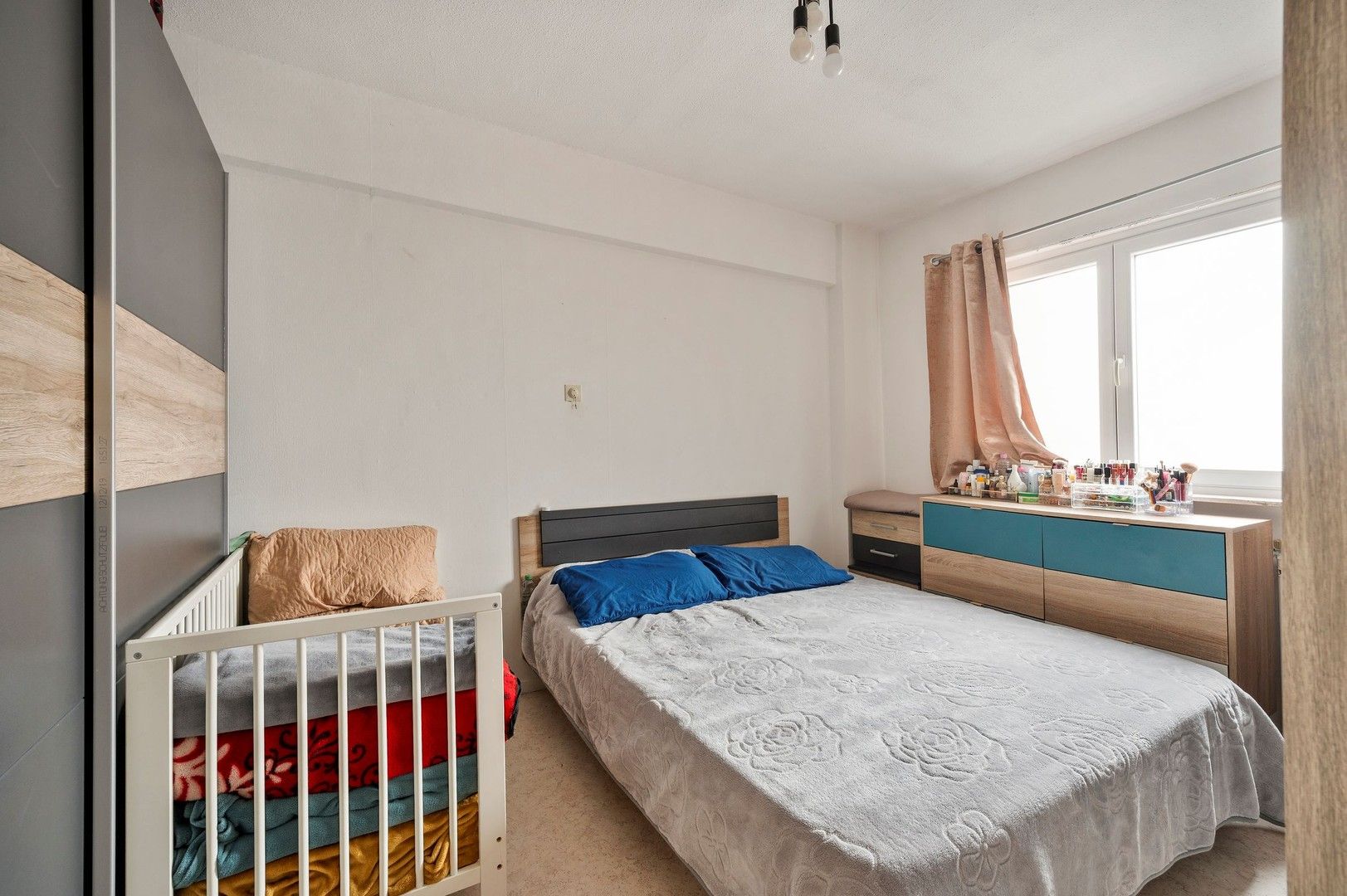 Energiezuinig en gezellig verhuurd appartement met 2 slaapkamers en balkon achteraan nabij het station van Kortrijk foto 5