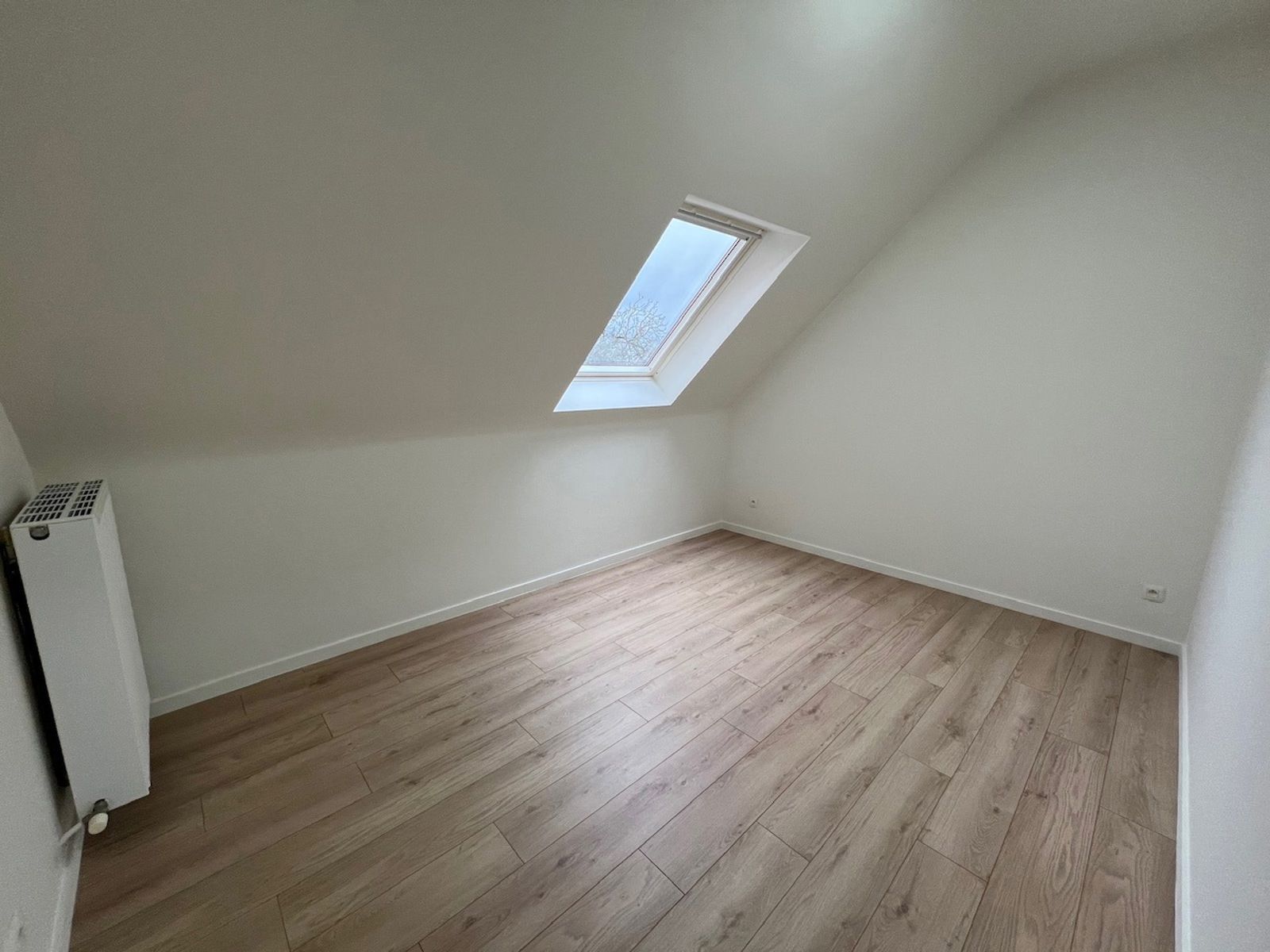 Recent dakapp met 2slpk, terras en parking foto 19