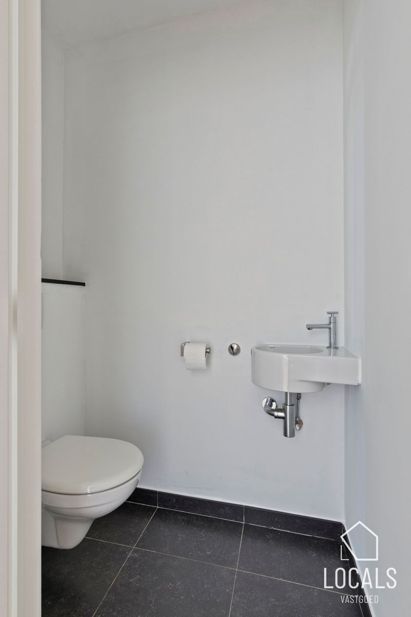 Instapklaar duplexappartement met 2 terrassen, 2 garageboxen foto 18