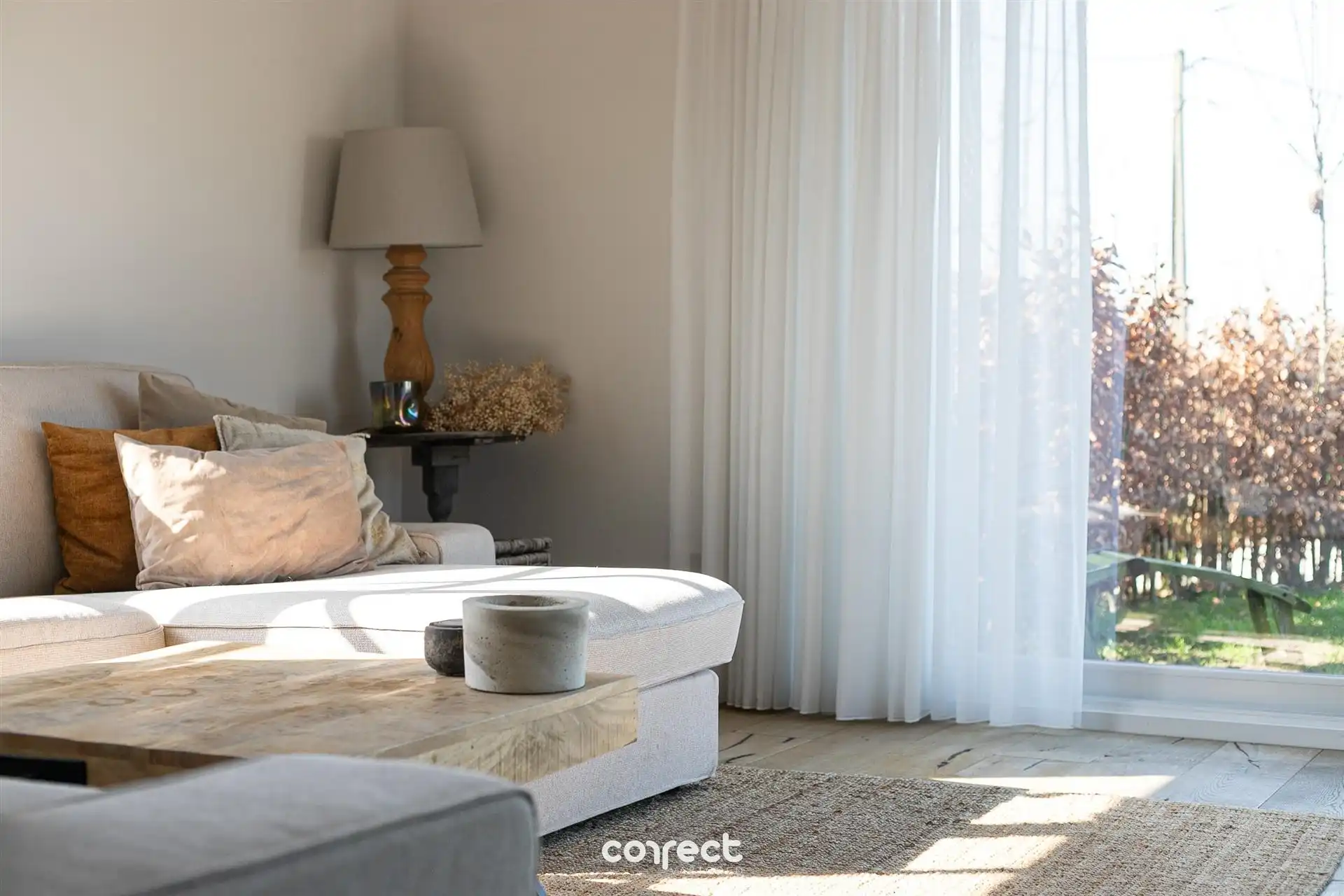 Smaakvolle, volledig gerenoveerde open bebouwing op rustige ligging. foto 4