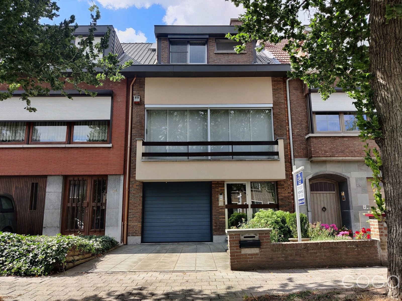 Woning met 4 slaapkamers, garage en tuin foto 2