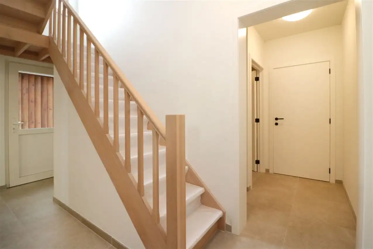 Gerenoveerde woning met 4 slpk, tuin, garage foto 13