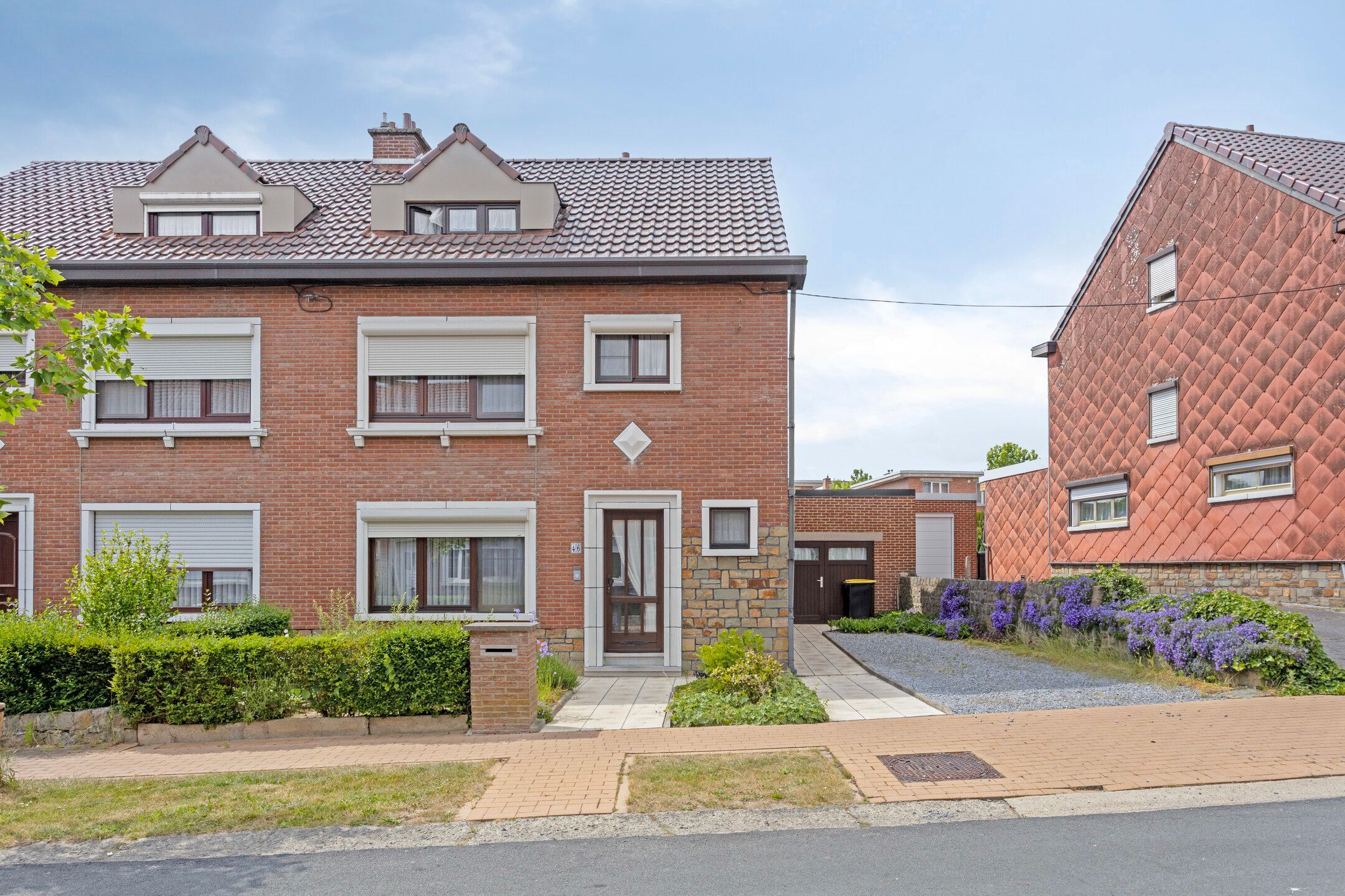 Ruime, op te frissen woning met vier slaapkamers foto 2
