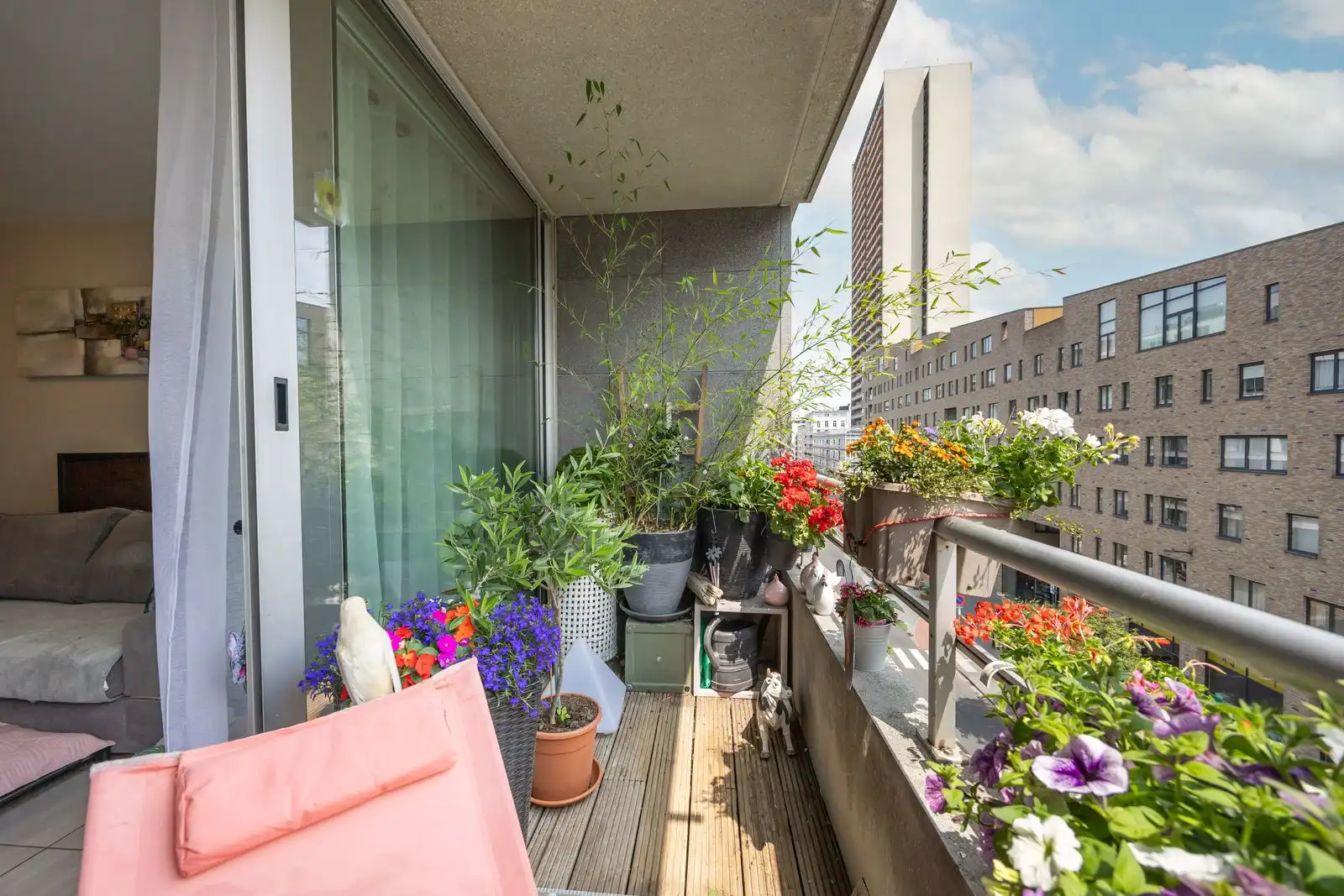 Stijlvol appartement met zuidgericht terras en staanplaats in hartje Oostende foto 3