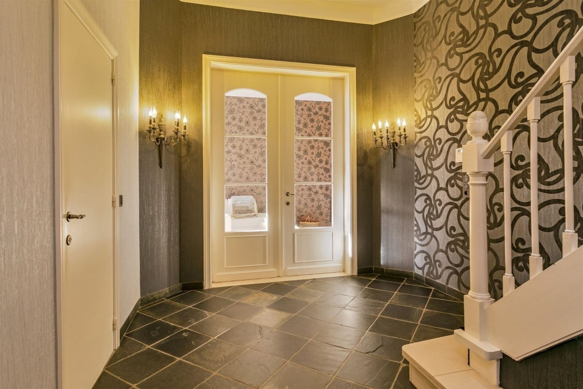 Karaktervolle woning in centrum Essen met prachtige tuin, 4 slaapkamers en commerciële ruimte foto 8