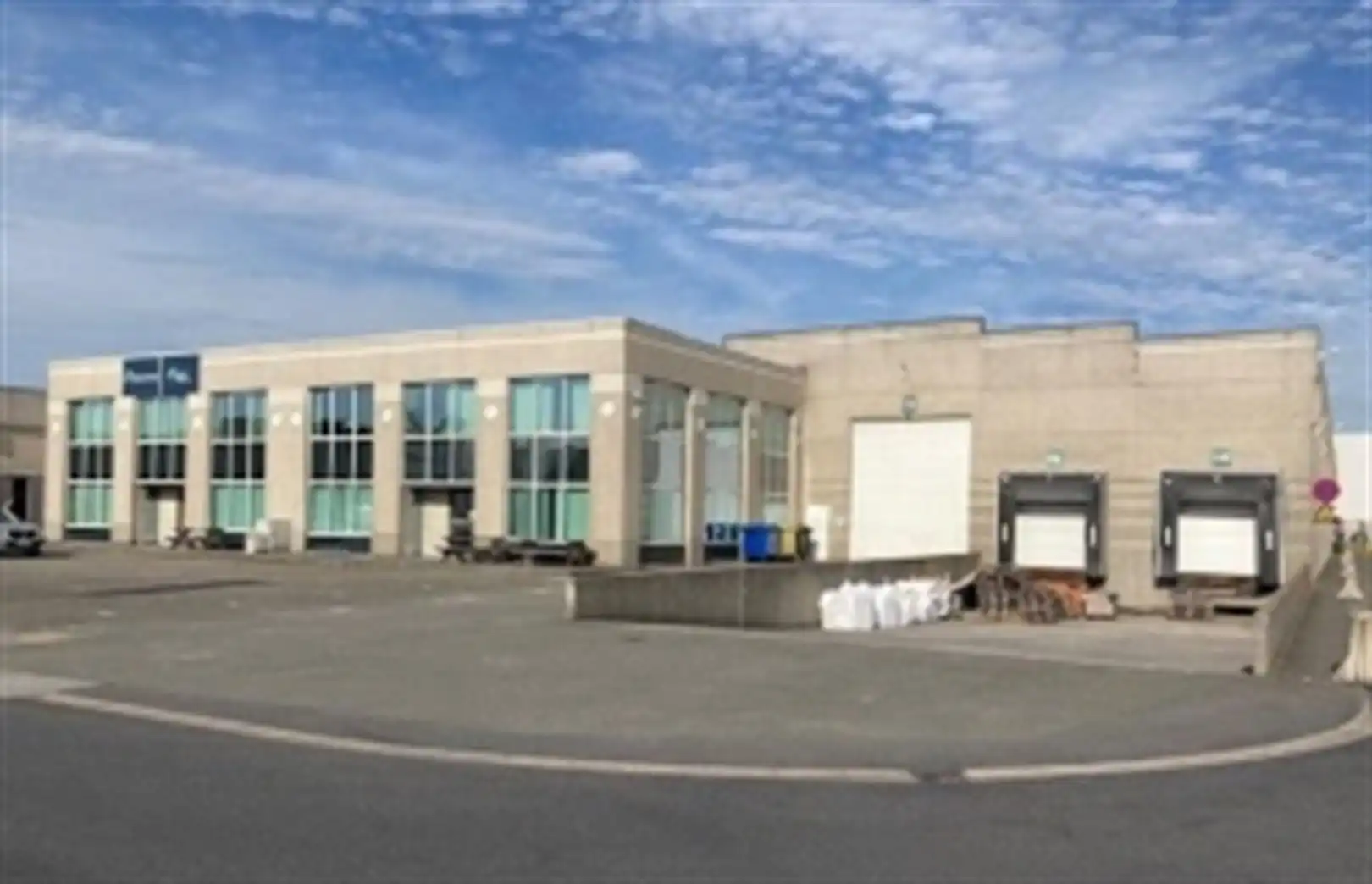 Magazijn met laad- en loskades te Desteldonk foto 8