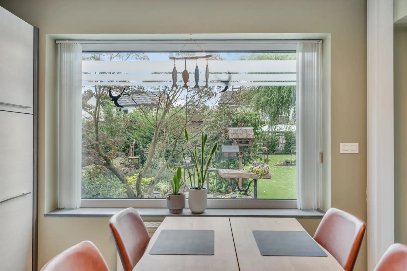 Zeer goed onderhouden en praktisch ingedeelde gezinswoning met 4 slaapkamers en prachtige tuin. foto 13