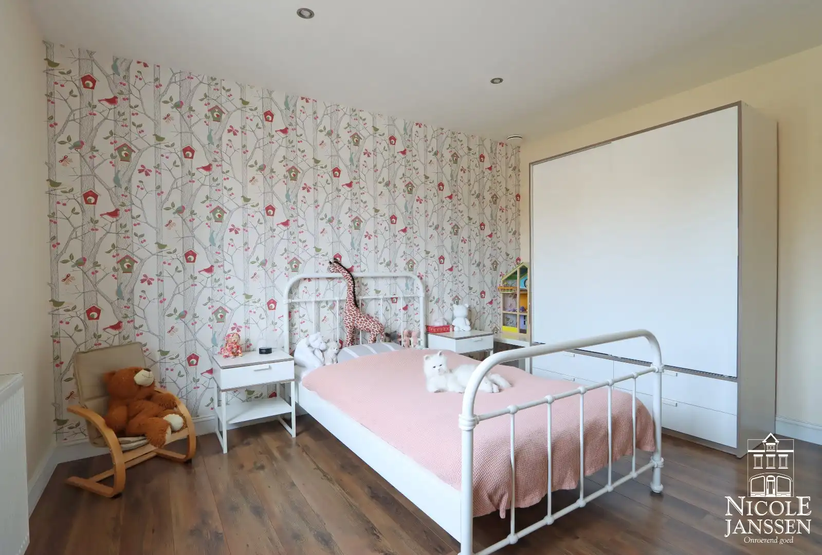 Instapklare halfvrijstaande gezinswoning met diepe tuin en ruime carport foto 14