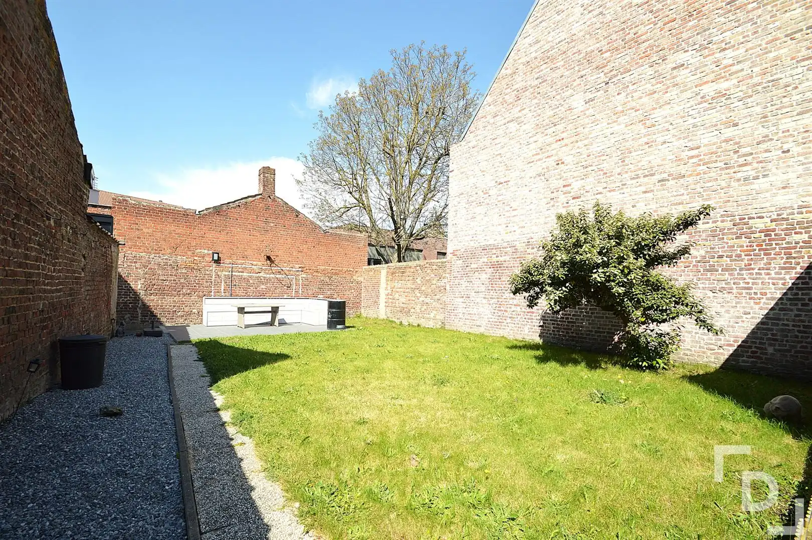 Volledig gerenoveerde, karaktervolle woning met tuin in Ieperse stadscentrum foto 22