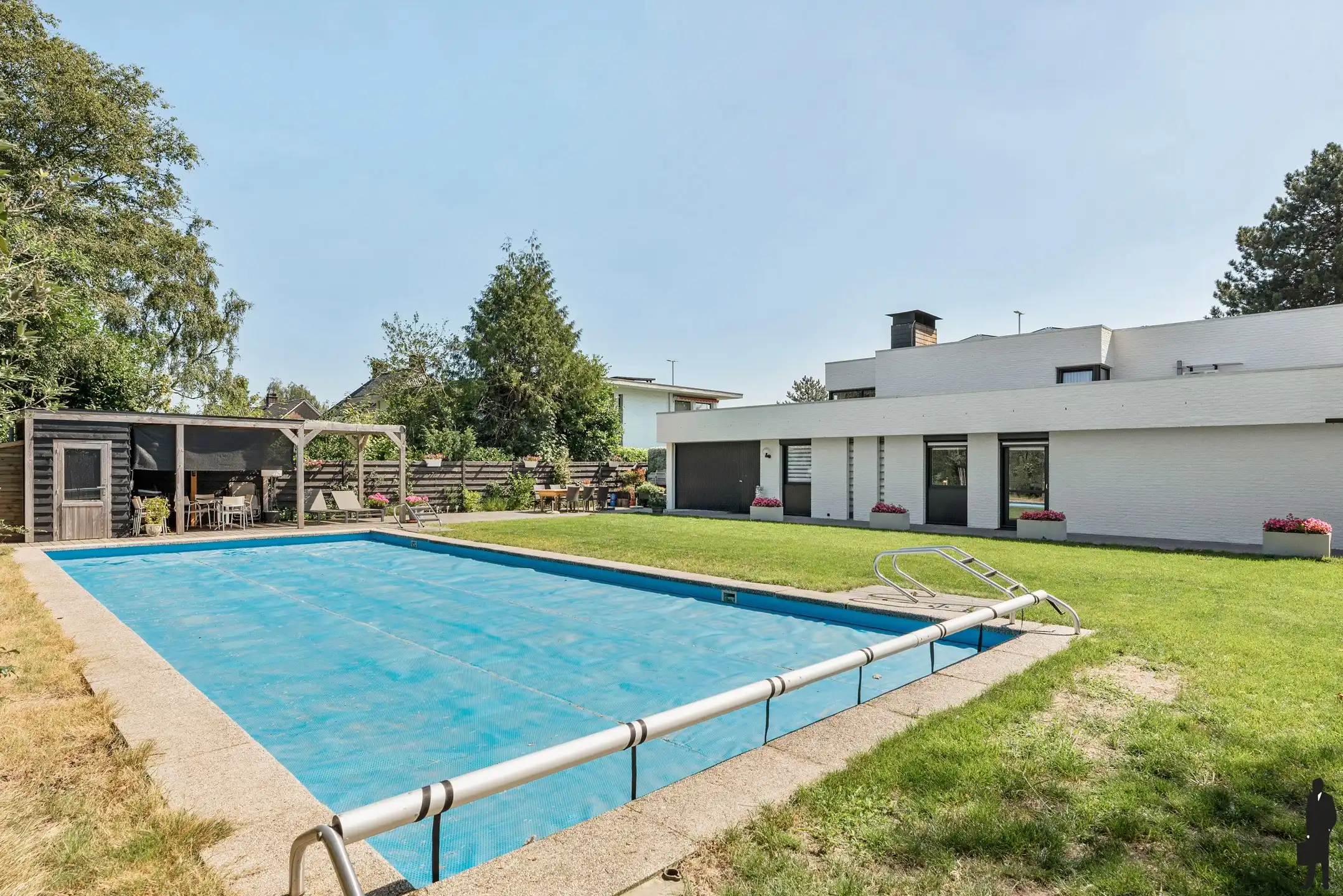 Architectenwoning met zwembad en praktijk/kantoor aan huis foto 24