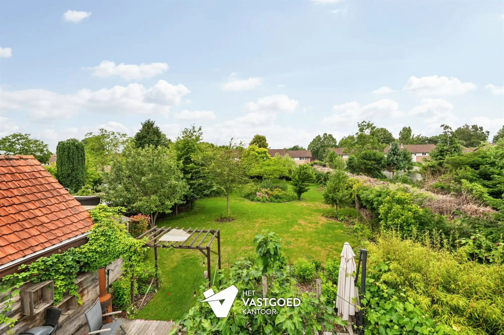 STIJLVOLLE GERENOVEERDE WONING GELEGEN OP EEN MOOI UITGESTREKT PERCEEL VAN 11A 64CA TE BEVERLO foto 2