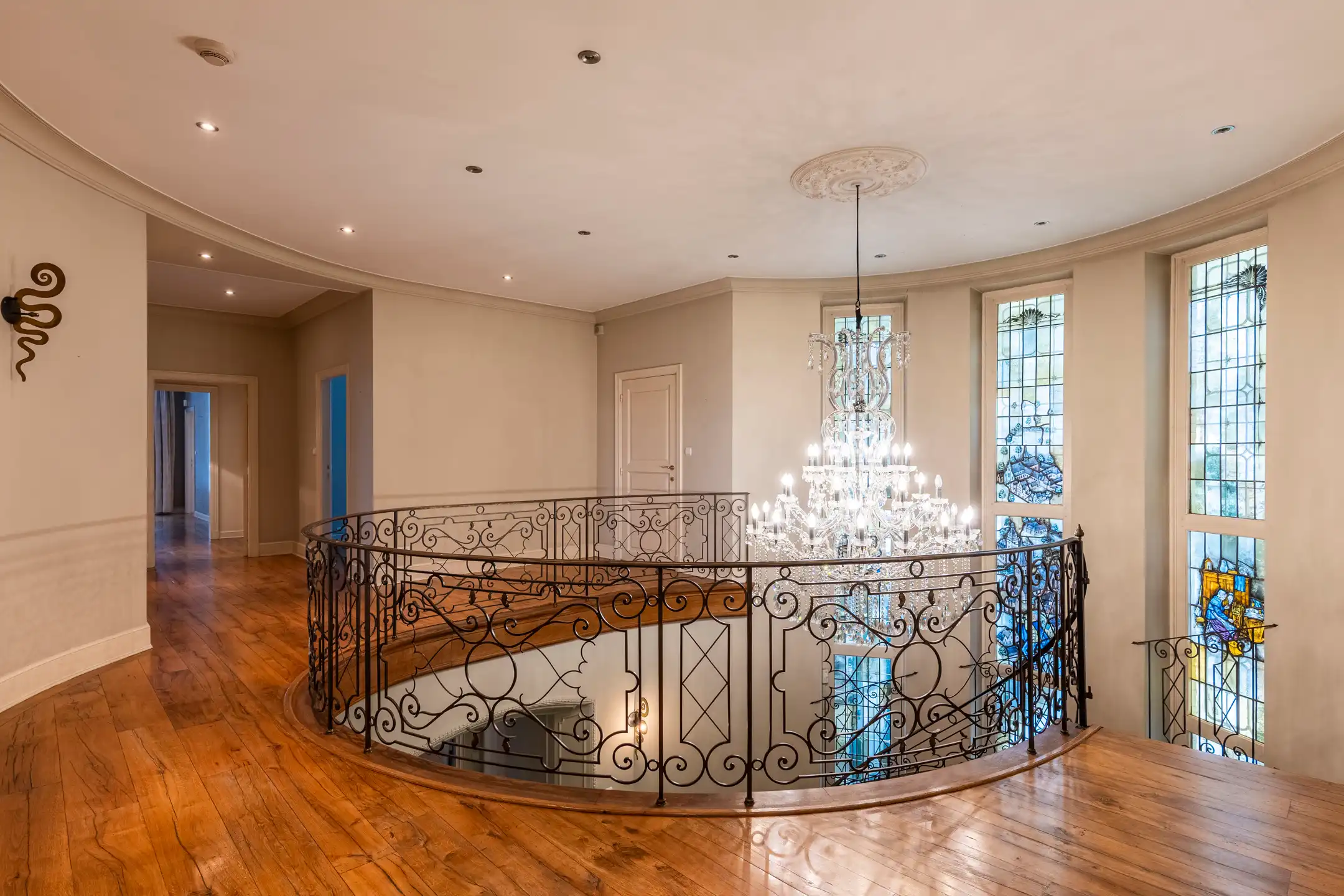 Villa met binnenzwembad en conciërgerie op riant perceel foto 14