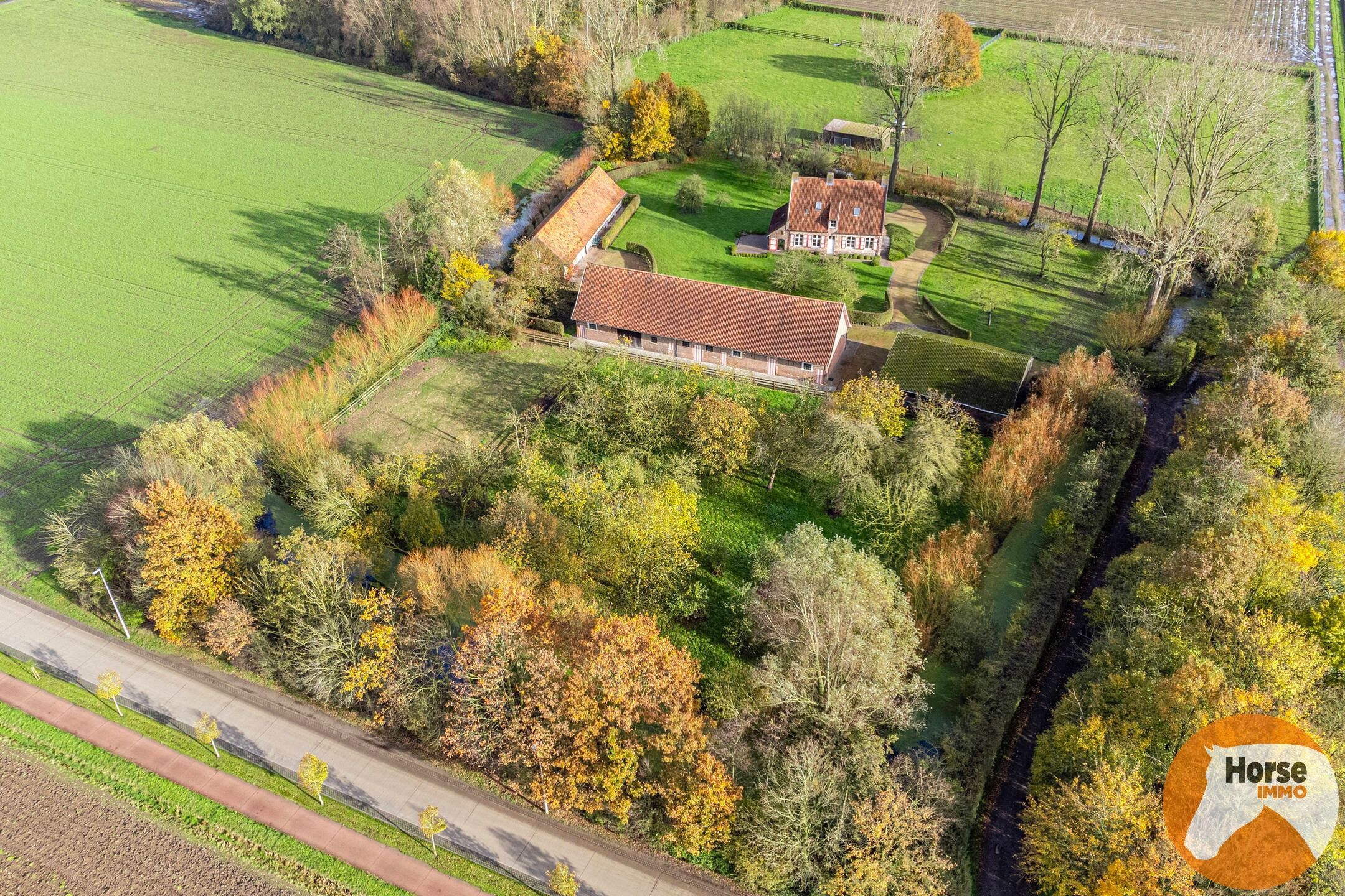 BEERVELDE - Prachtige hoeve met twee authentieke bijgebouwen foto 2