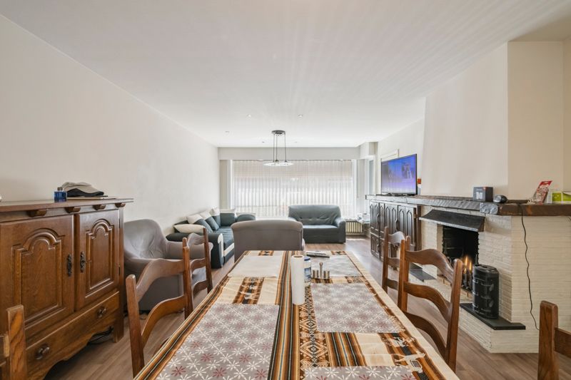 Hooglede- Opbrengsteigendom van 3 verhuurde sterk gebouwde woningen met 3 slaapkamers in het centrum van Hooglede gelgen. Deels al vernieuwd. Potentieel met tuinen en parking. foto 17