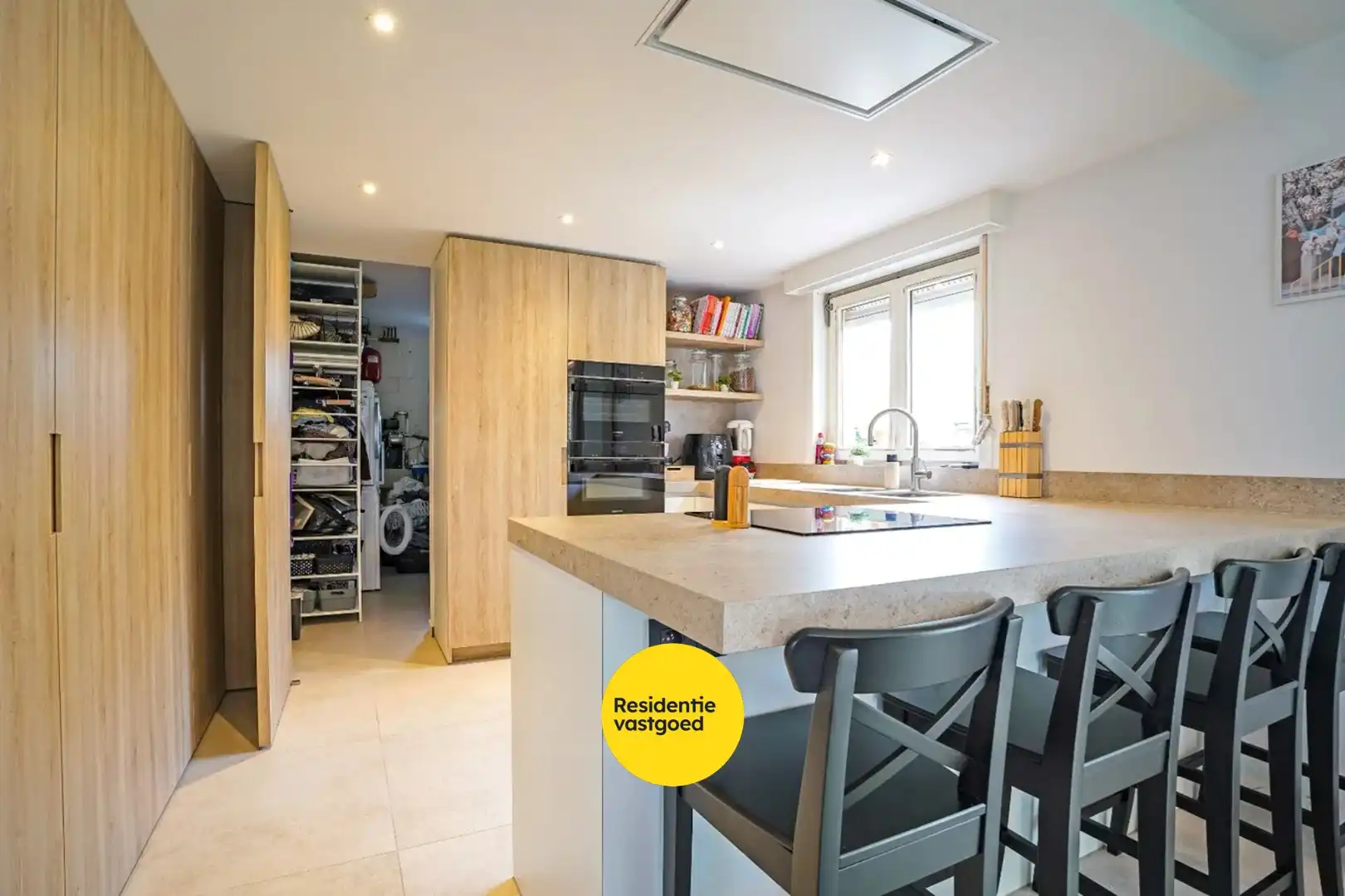 Gerenoveerde alleenstaande woning op 637m² te Veurne! foto 6