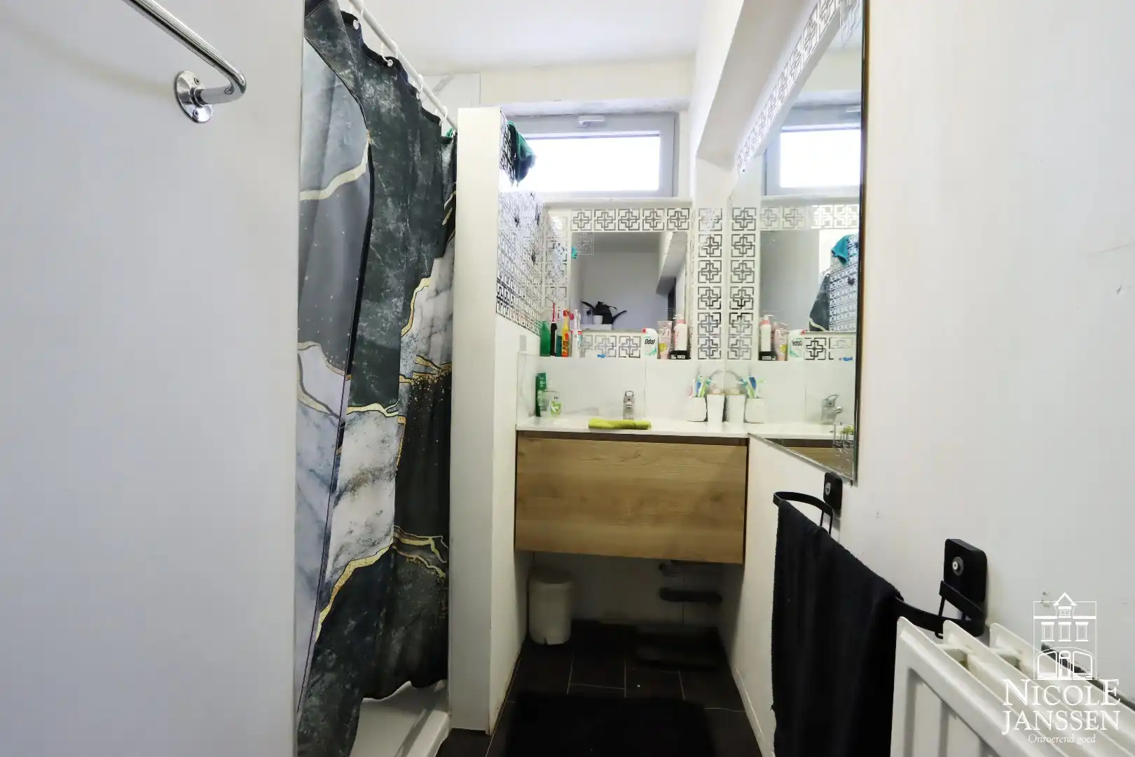 Ruim appartement met vier slaapkamers, garagebox en terras foto 11