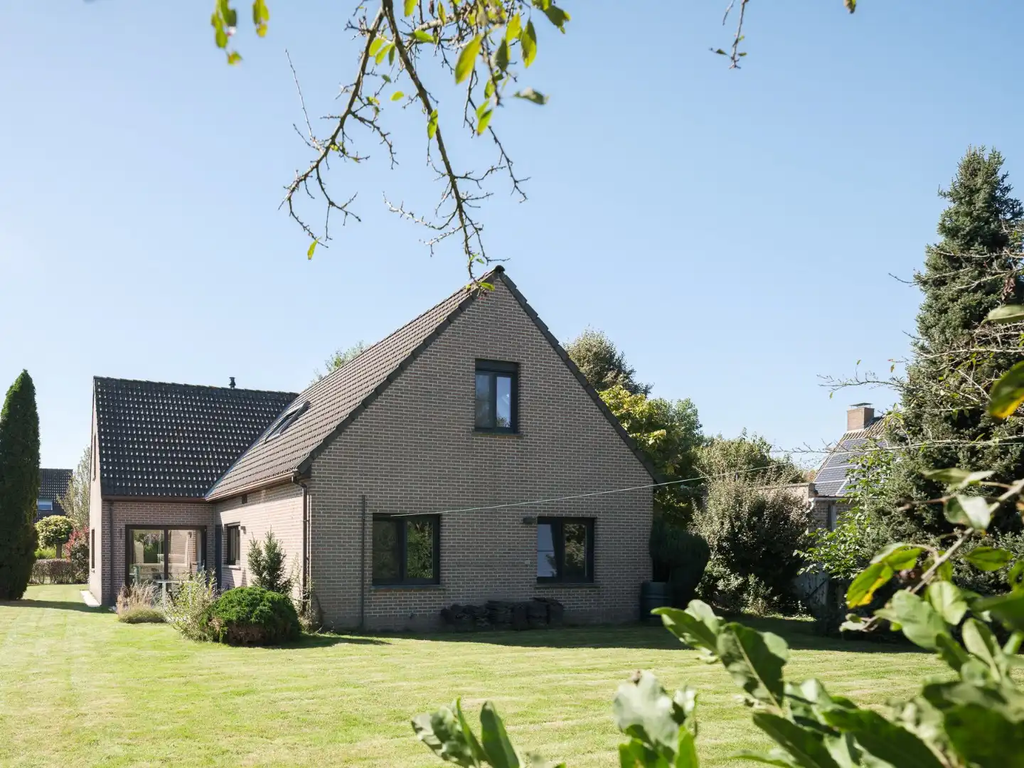 Open bebouwing met 5 slp. en tuin te Drongen   foto {{pictureIndex}}