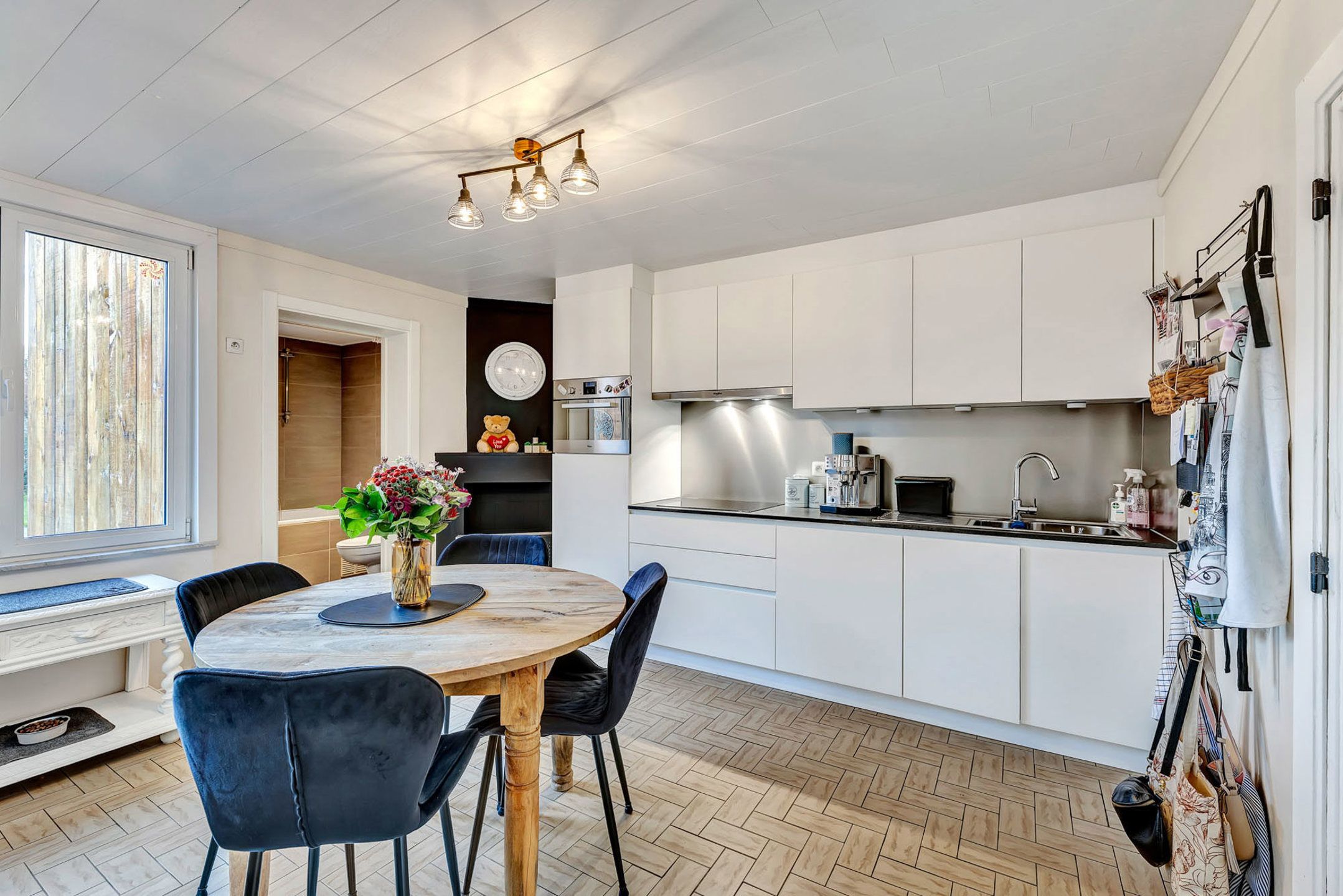 Instapklare woning met 5 slpks, tuin en fietsgarage foto 7