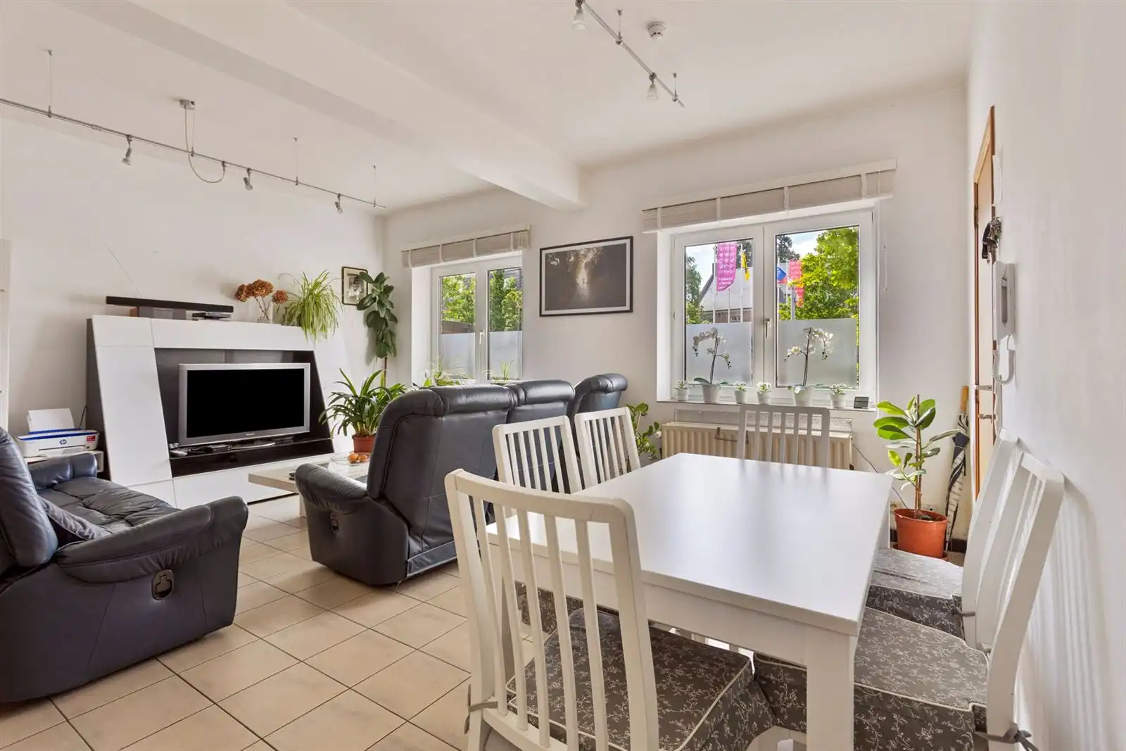 Appartementsgebouw met 2 appartementen in het centrum van Lennik foto 3