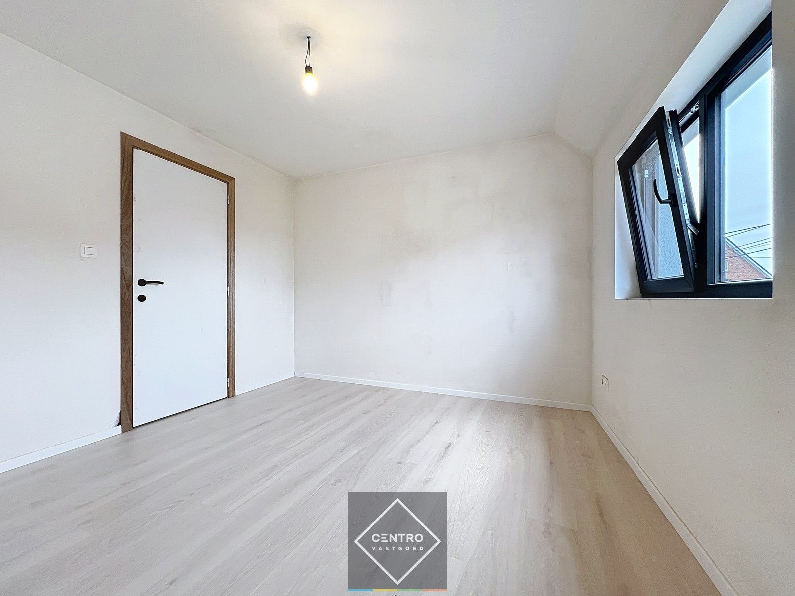 TOPAANBOD, halfopen  NB-woning met 3 slpks, ZUIDger. tuin, GARAGE én ZONNEPANELEN! foto 15