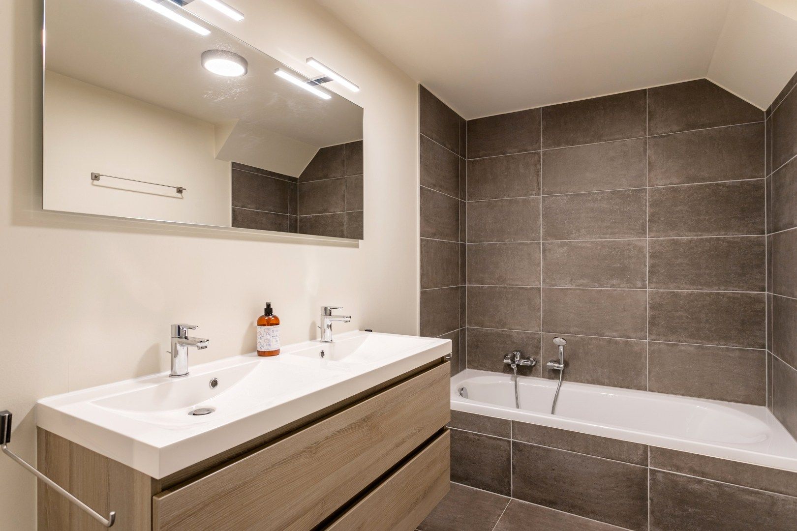 Stijlvol en energiezuinig duplexappartement in Halle foto 10