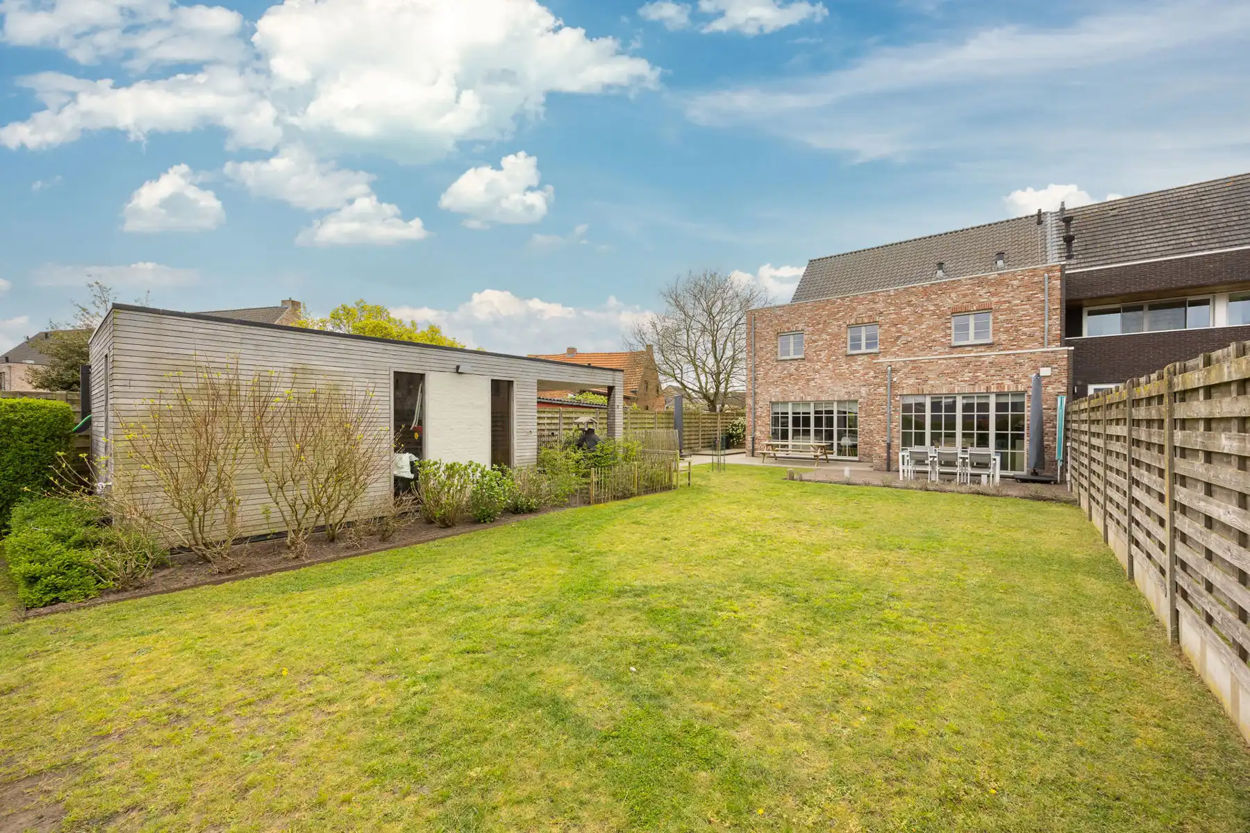 Ruime gezinswoning met tuin en 3 slaapkamers. foto 28