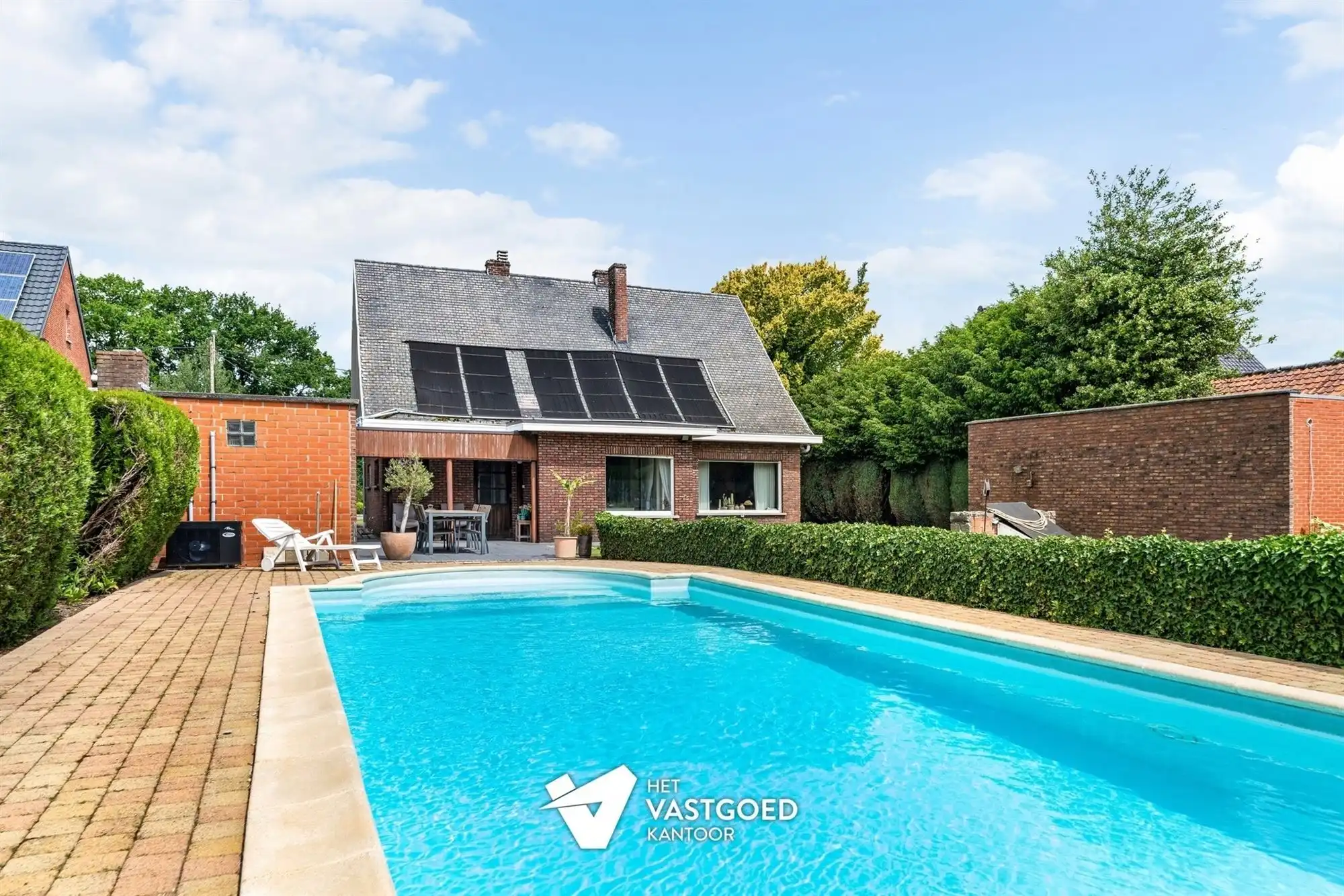 INSTAPKLARE, CENTRAAL GELEGEN WONING OP RUIM PERCEEL MET ZWEMBAD foto 19