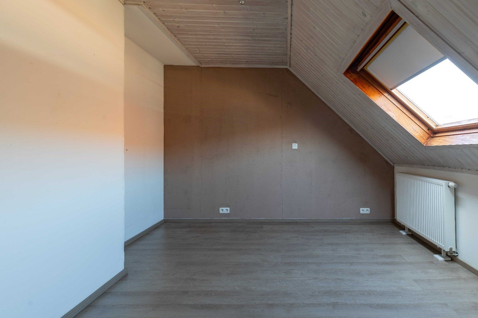 Centraal en rustig gelegen vernieuwde woning met groot zonneterras op enkele passen van de Katelijnepoort. foto 23