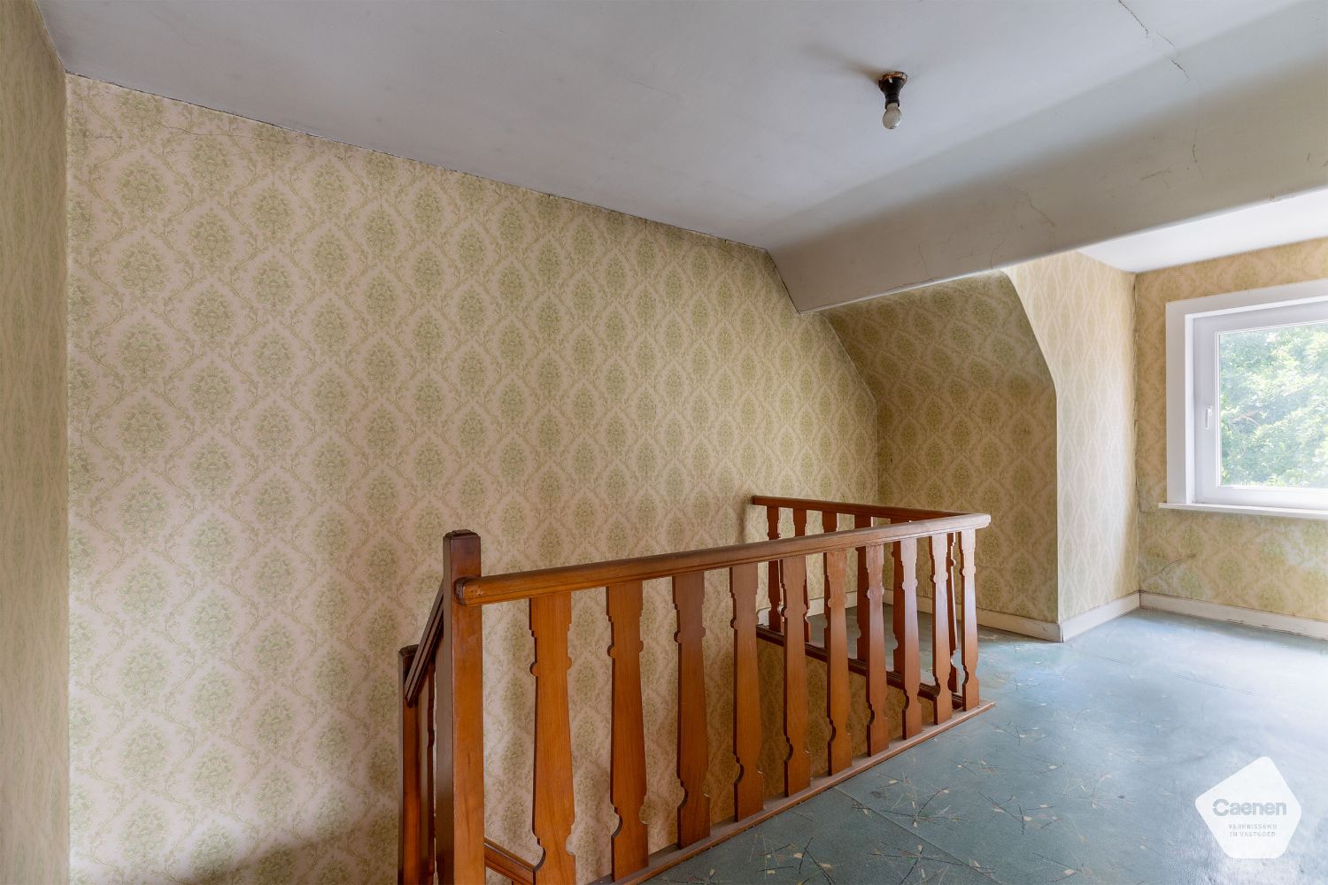 TE RENOVEREN STEVIGE HALF-OPEN WONING op CENTRALE LIGGING met 4 slaapkamers en GARAGE foto 13