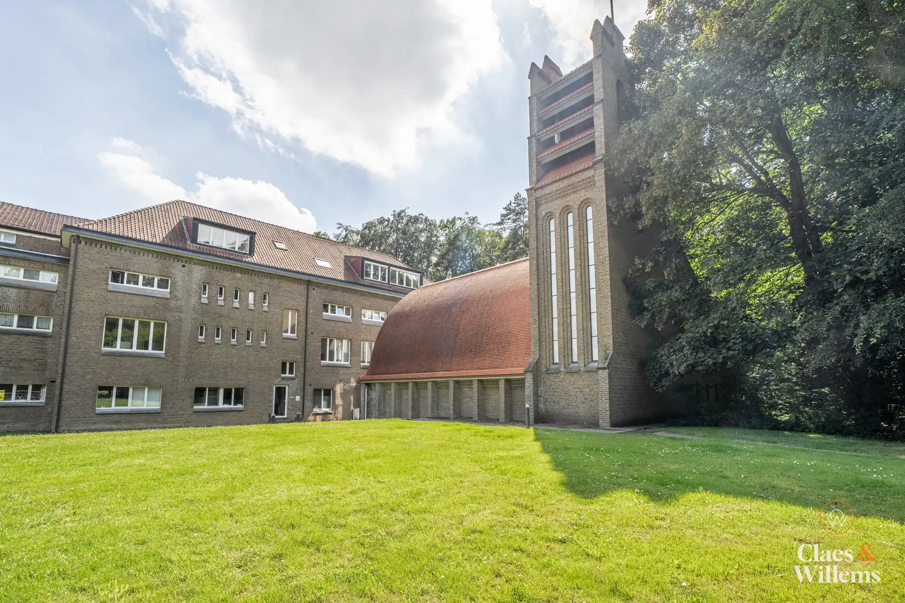 Gelijkvloers erfgoedappartement met tuin in Halle foto {{pictureIndex}}