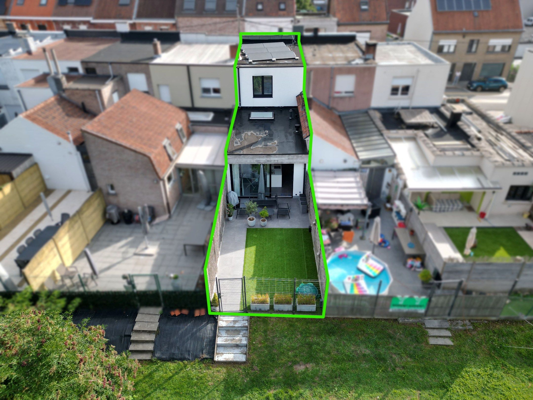 SUBLIEM GERENOVEERDE RIJWONING MET UITWEG foto 11