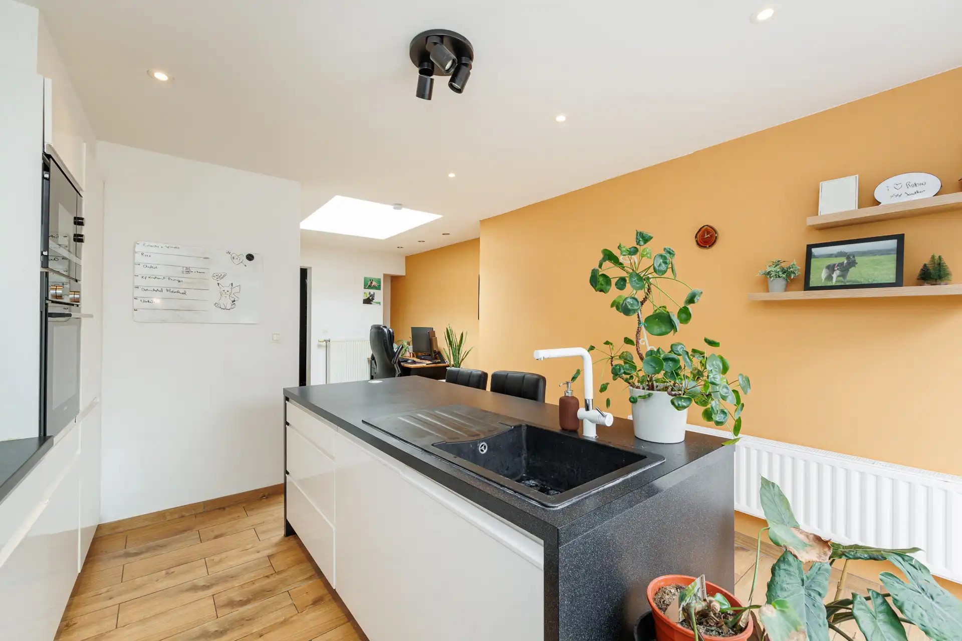 Instapklare gezinswoning met 3 slaapkamers en tuin! foto 10