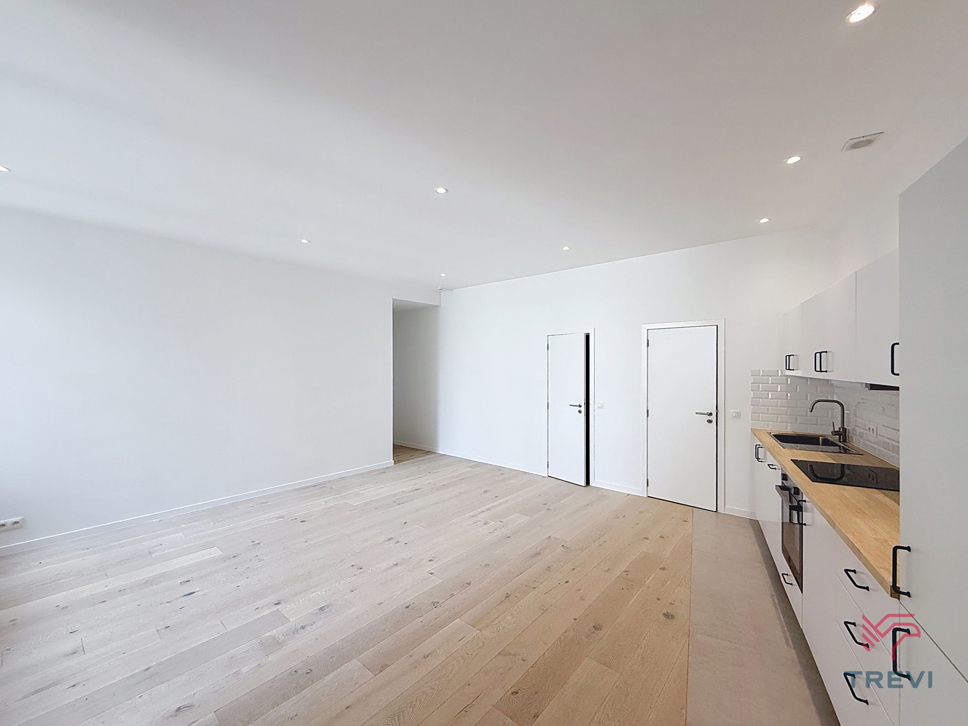 Volledig gerenoveerd 3bed appartement in het centrum  foto 4