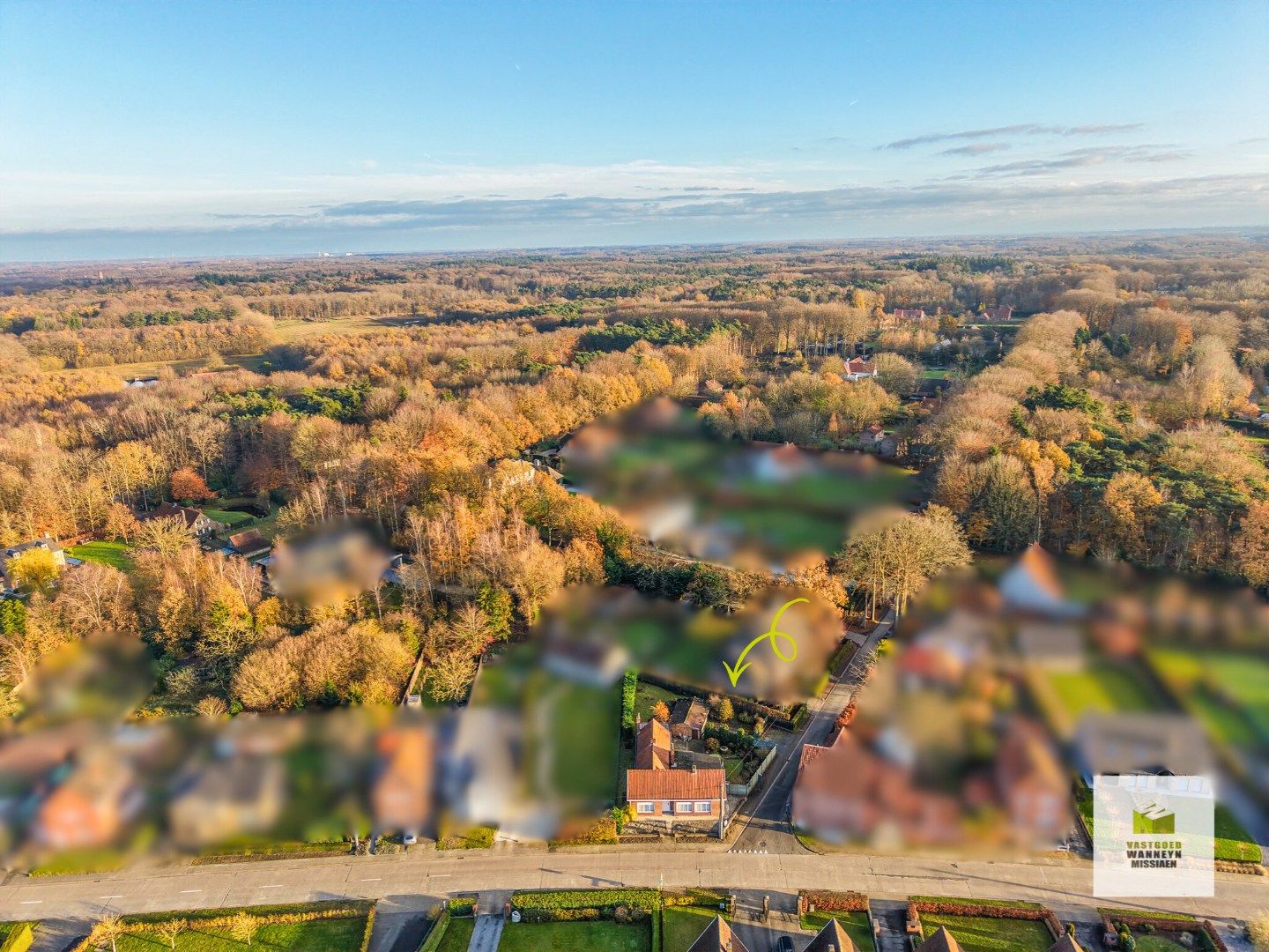 Gelijkvloerse te renoveren of herop te bouwen woning op 811m2 aan bosrand te Hertsberge foto 2
