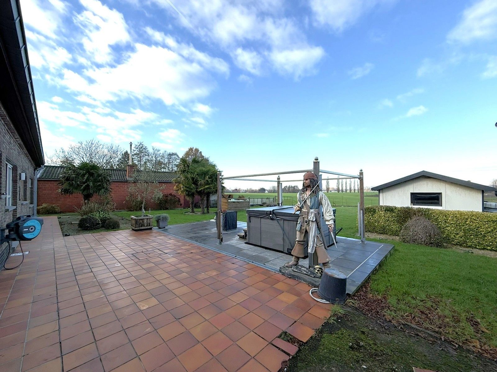 Ruime alleenstaande gelijkvloerse woning. foto 16