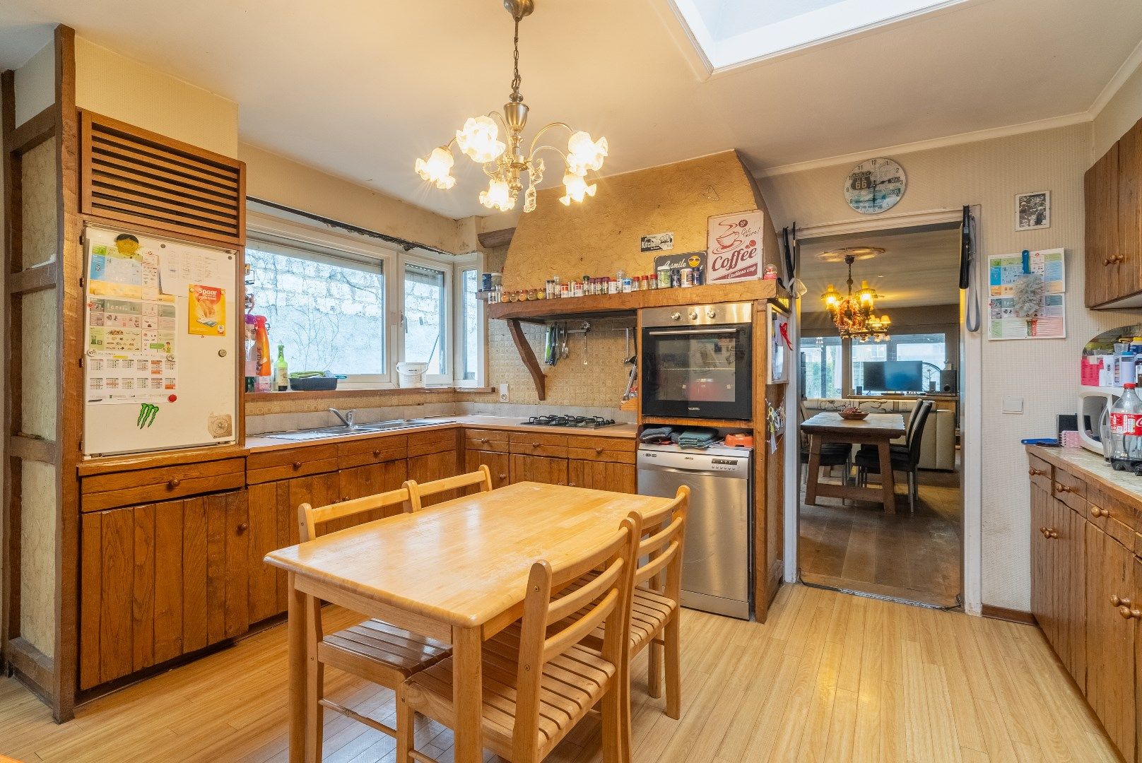 Te renoveren woning met 4 slaapkamers en garage foto 6