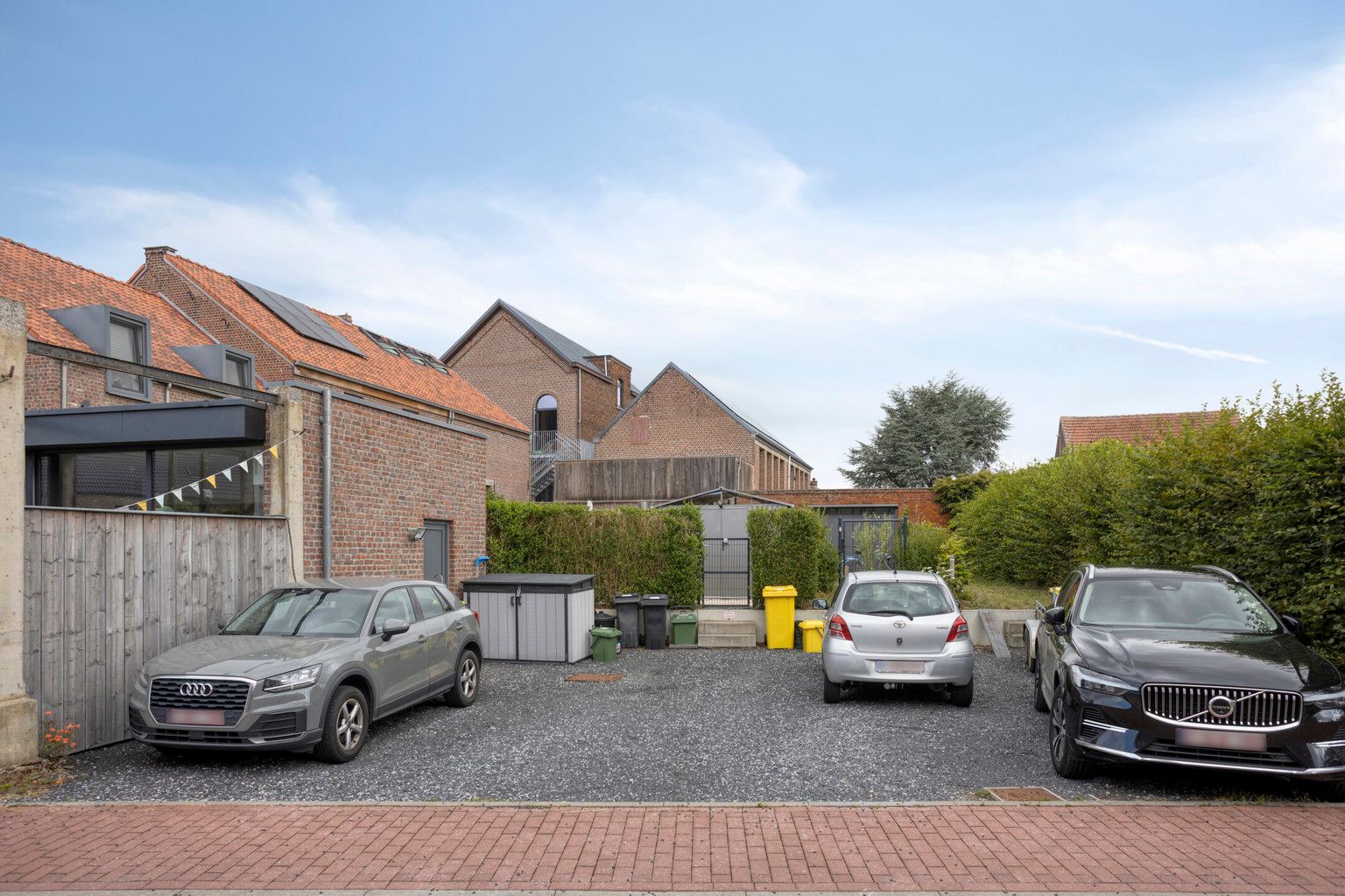 Totaal gerenoveerde woonst met tuin en staanplaats foto 28