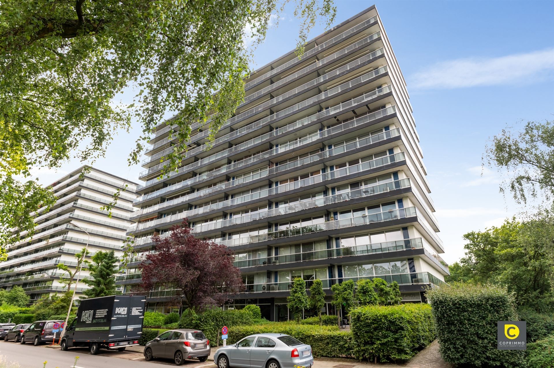 Ruime ondergrondse garagebox te Fruithoflaan!  foto {{pictureIndex}}