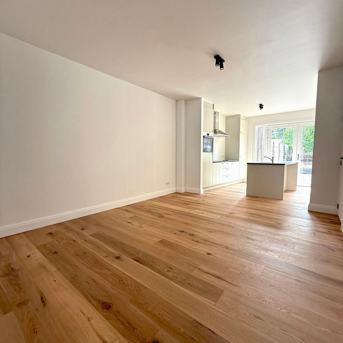 Gerenoveerde stadswoning met 3 slpks en riante tuin foto 8