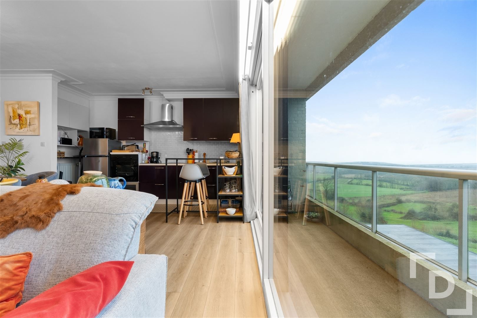 Dakappartement te koop met prachtig zicht over Heuvelland foto 2