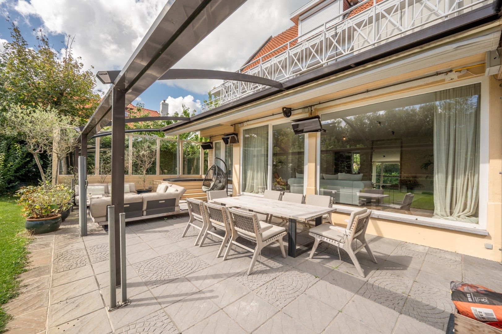 Exclusieve villa verscholen in een rustige laan in hartje Zoute foto 10