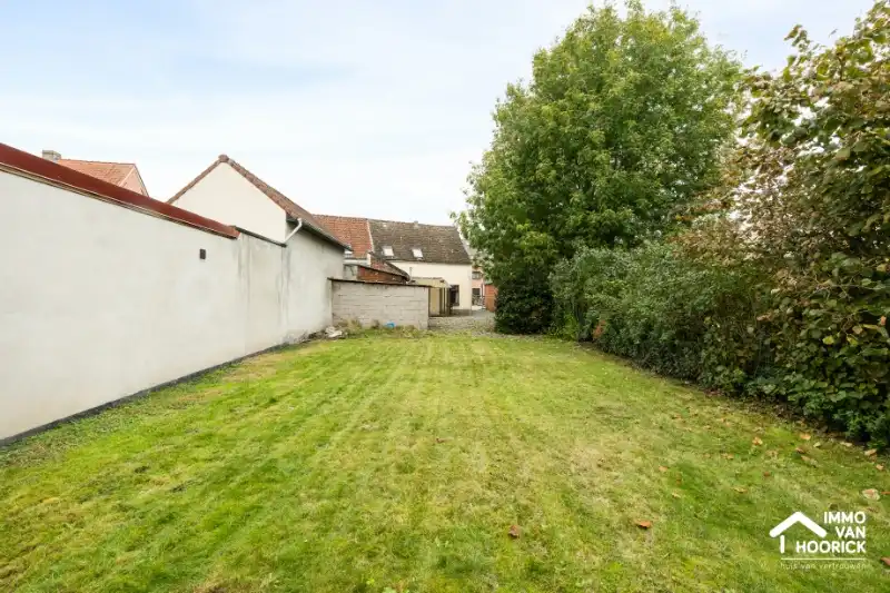 Te renoveren woning aan de stadsrand op 390m² grondoppervlak! foto 2