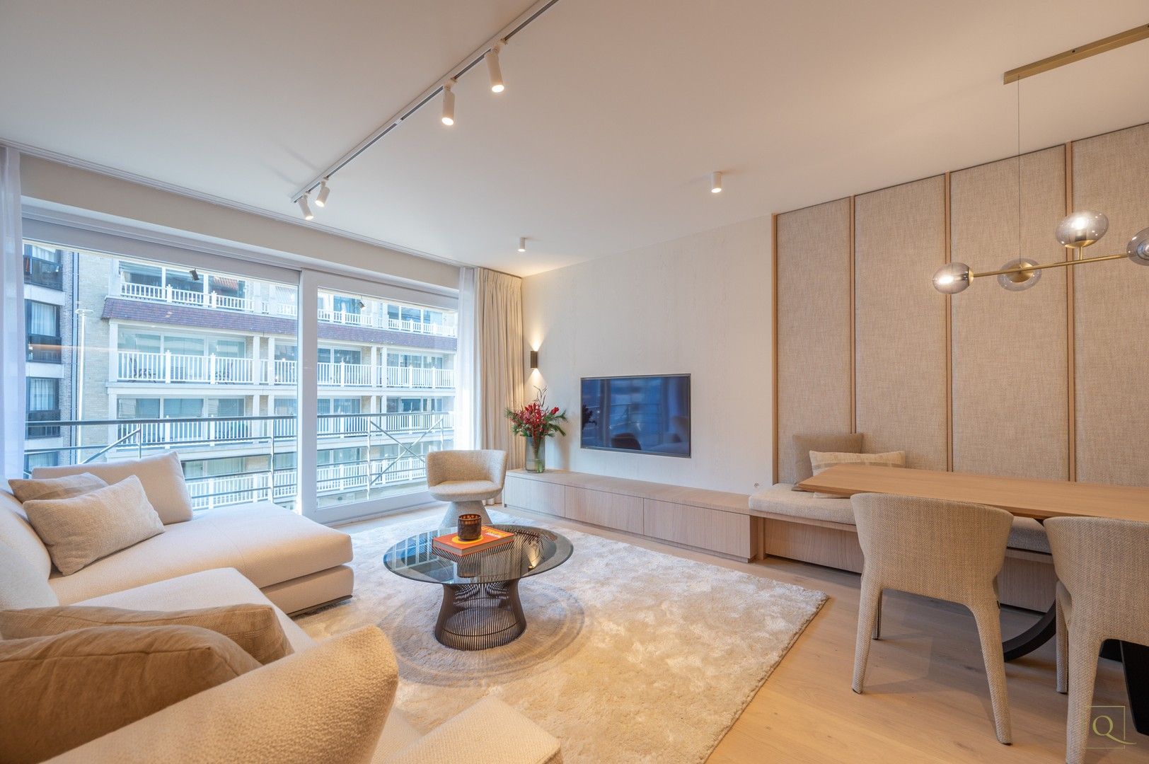 Luxueus gerenoveerde appartement vlakbij de winkels, het strand en de zee. foto 2