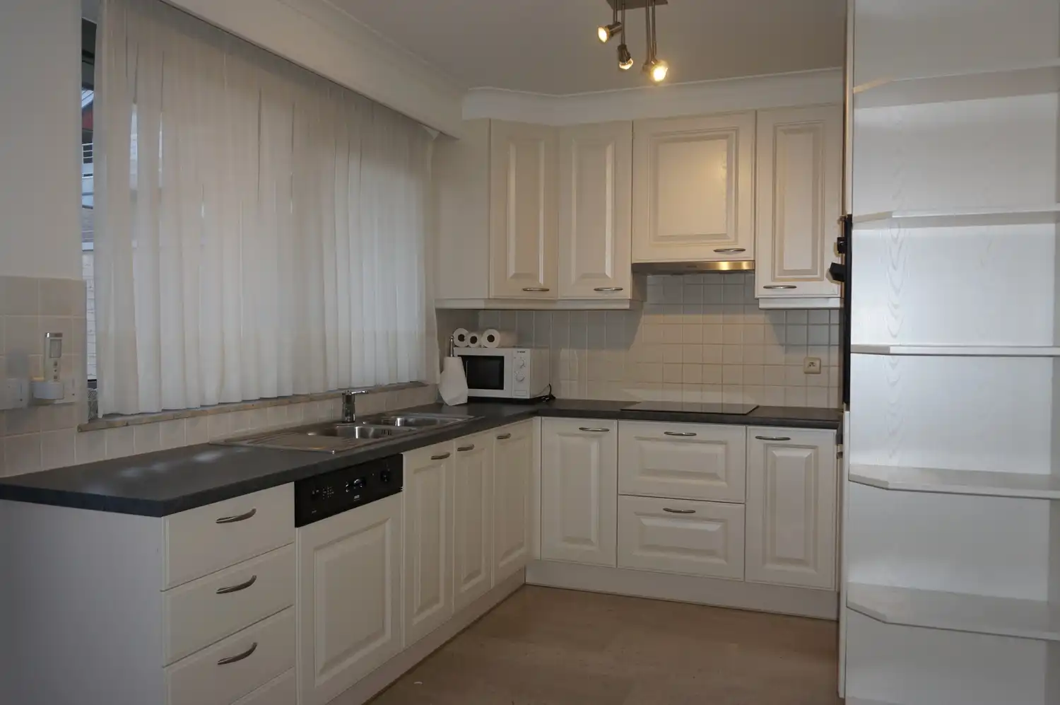 Instapklaar appartement met 2 slaapkamers, terras en dubbele ondergrondse garage – Solferinostraat 4, Paal foto 5