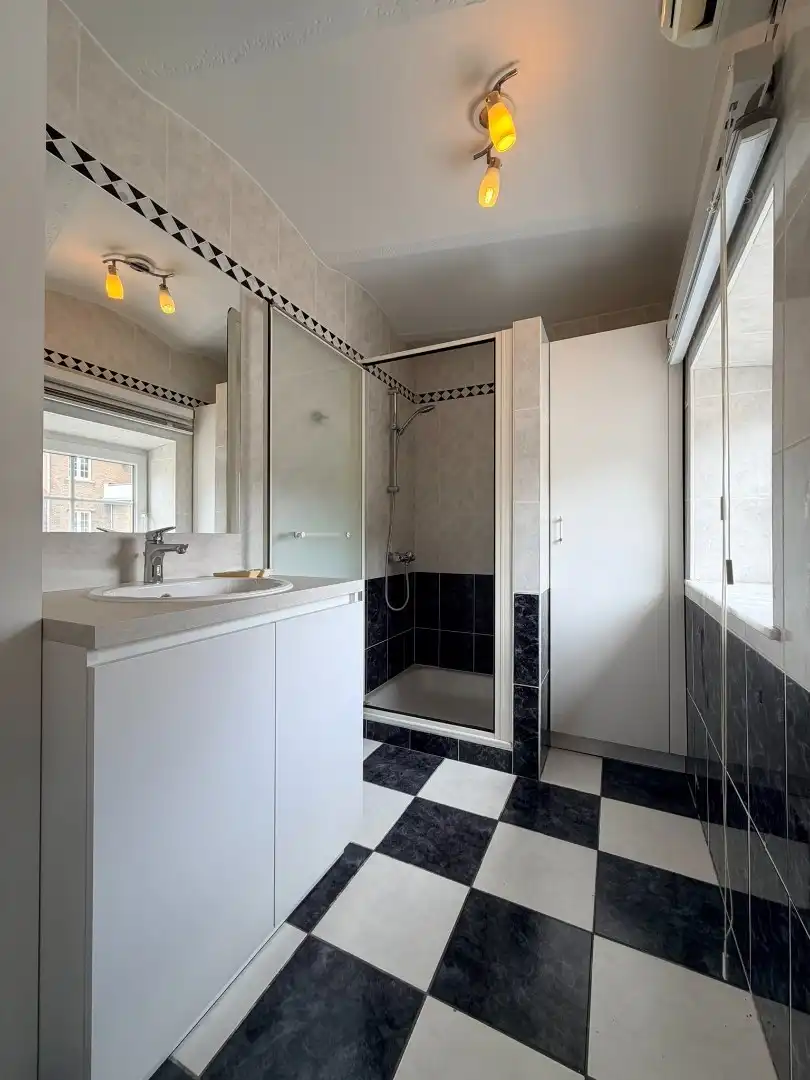 Bijzonder charmante benedenwoonst met 1 slaapkamer, veranda, terras en twee autostandplaatsen foto 24